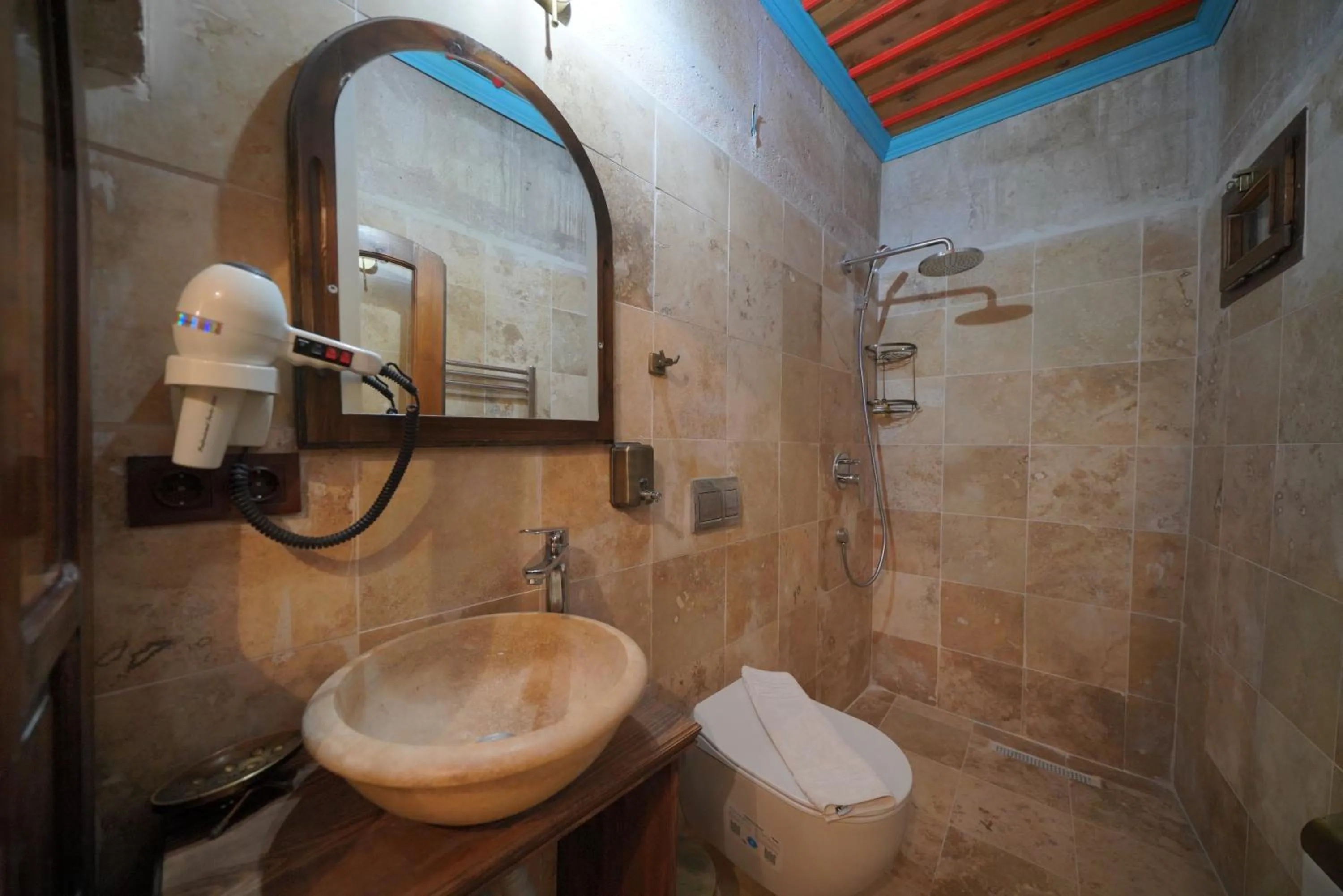 Shower in Travel Inn Cave Hotel