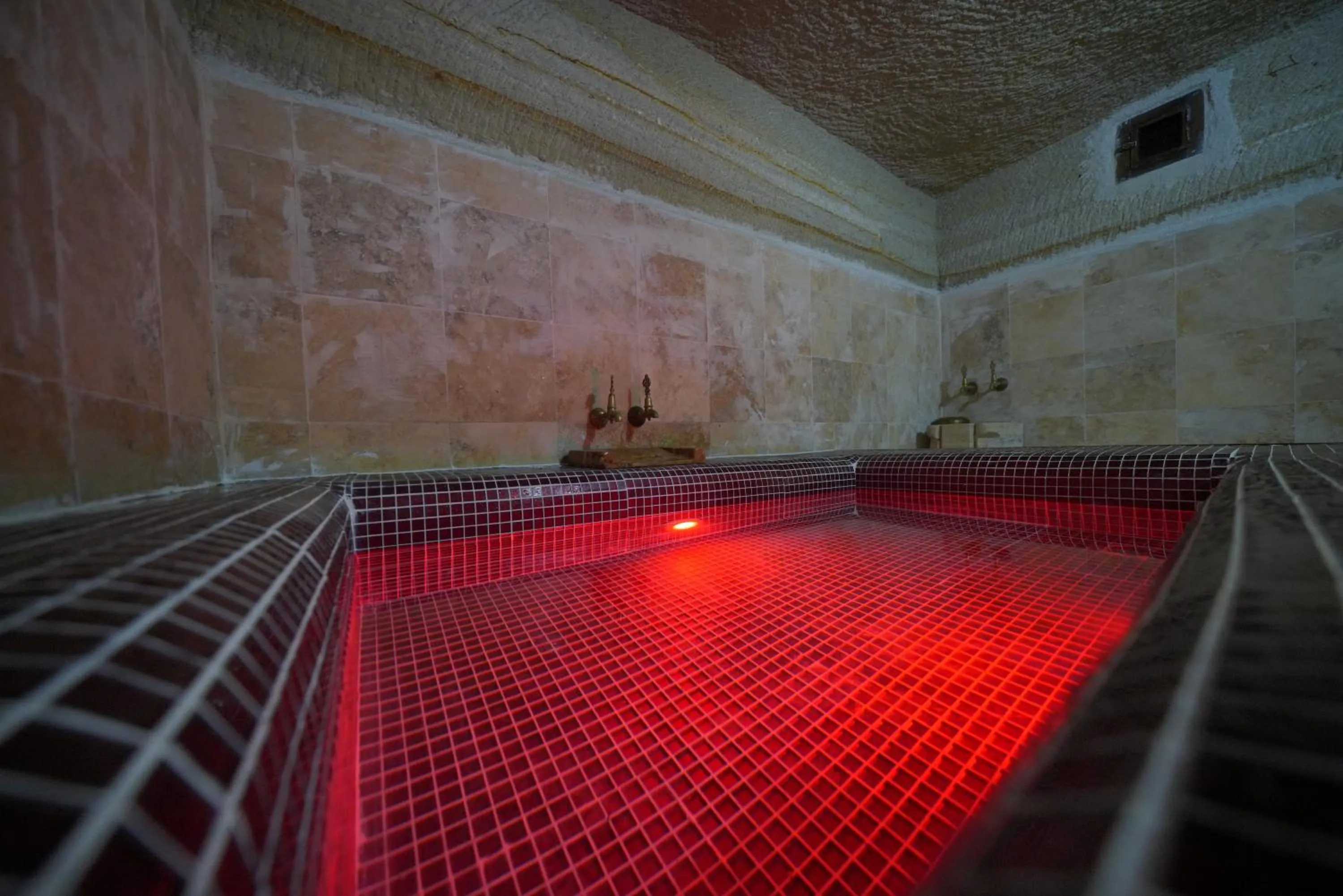 Swimming pool in Travel Inn Cave Hotel