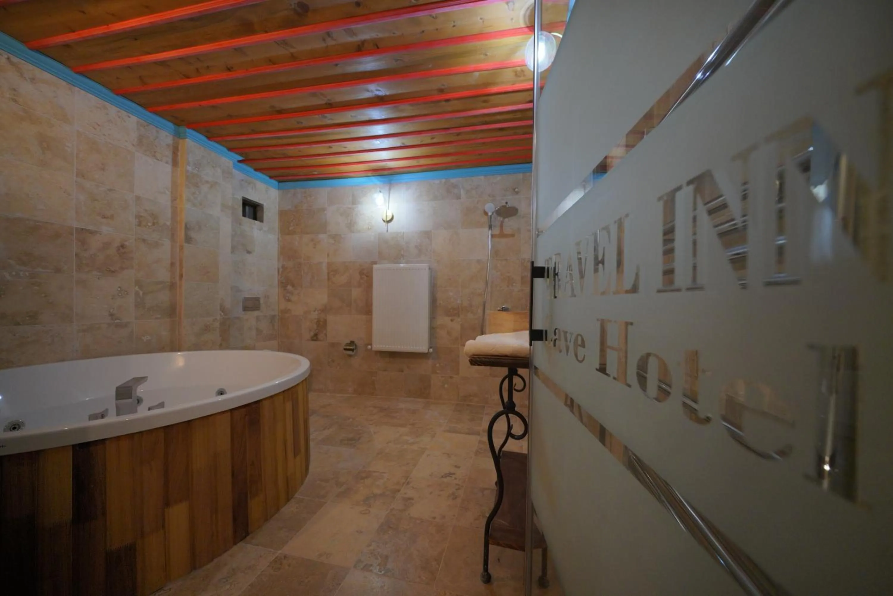 Shower in Travel Inn Cave Hotel