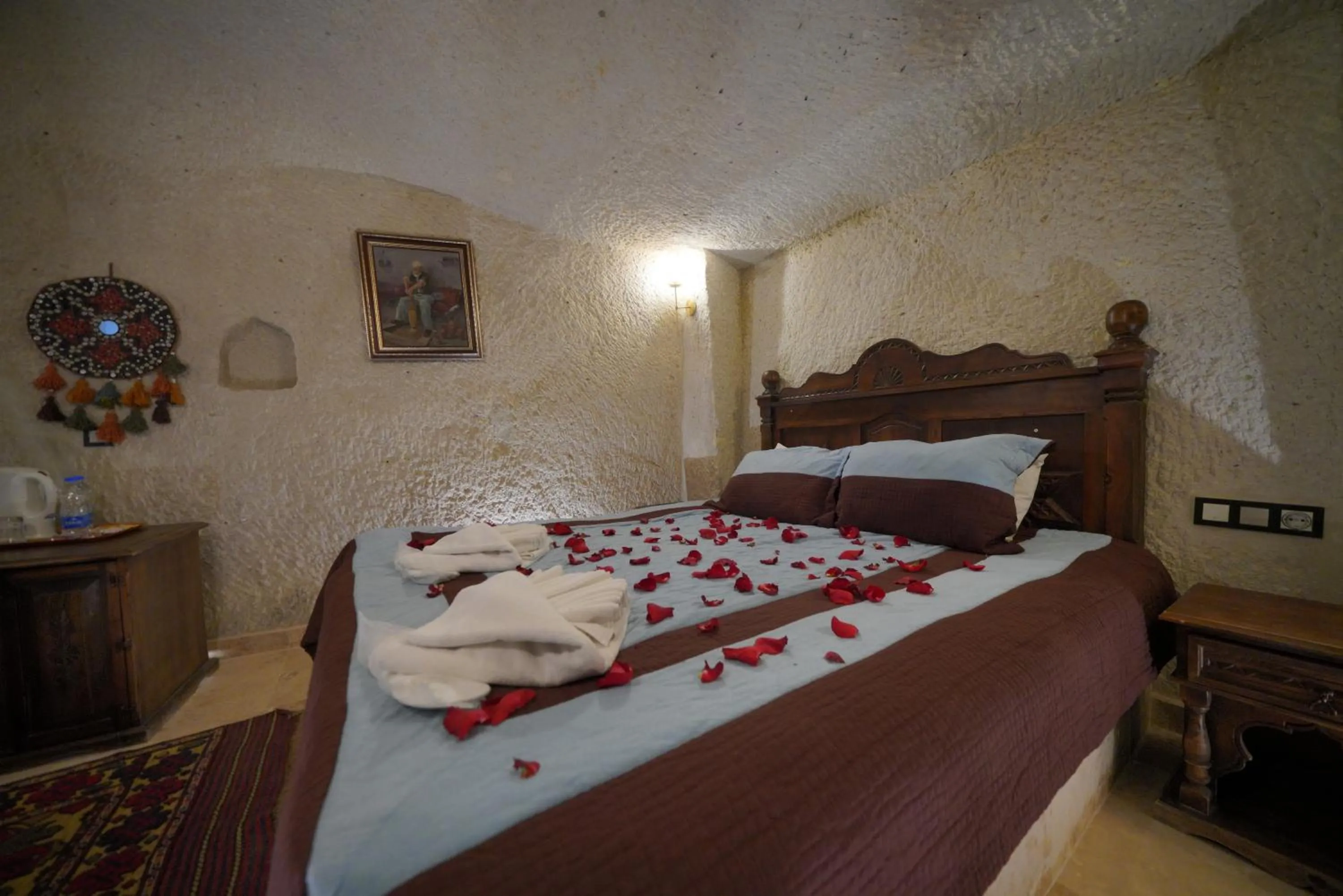 Bed in Travel Inn Cave Hotel