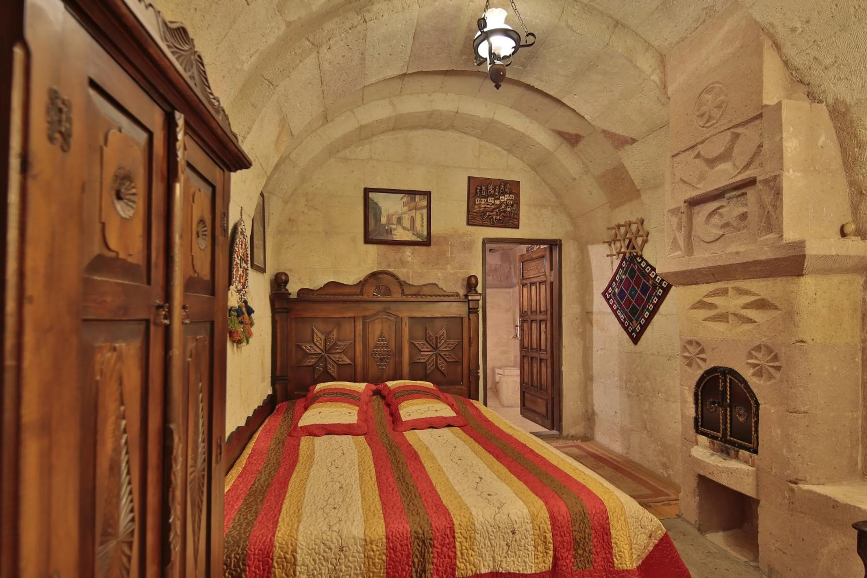 Bedroom, Bed in Travel Inn Cave Hotel