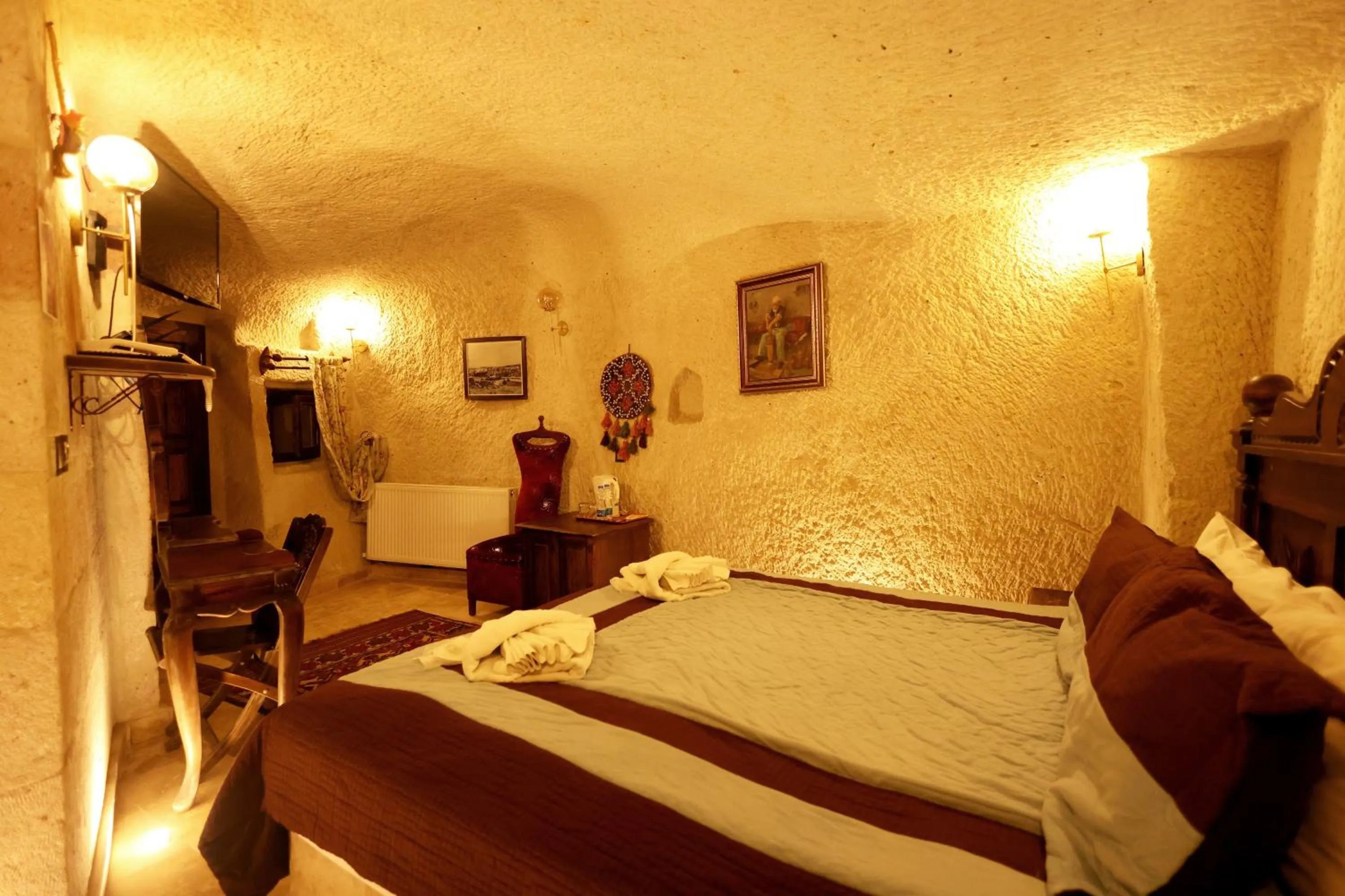 Bed in Travel Inn Cave Hotel