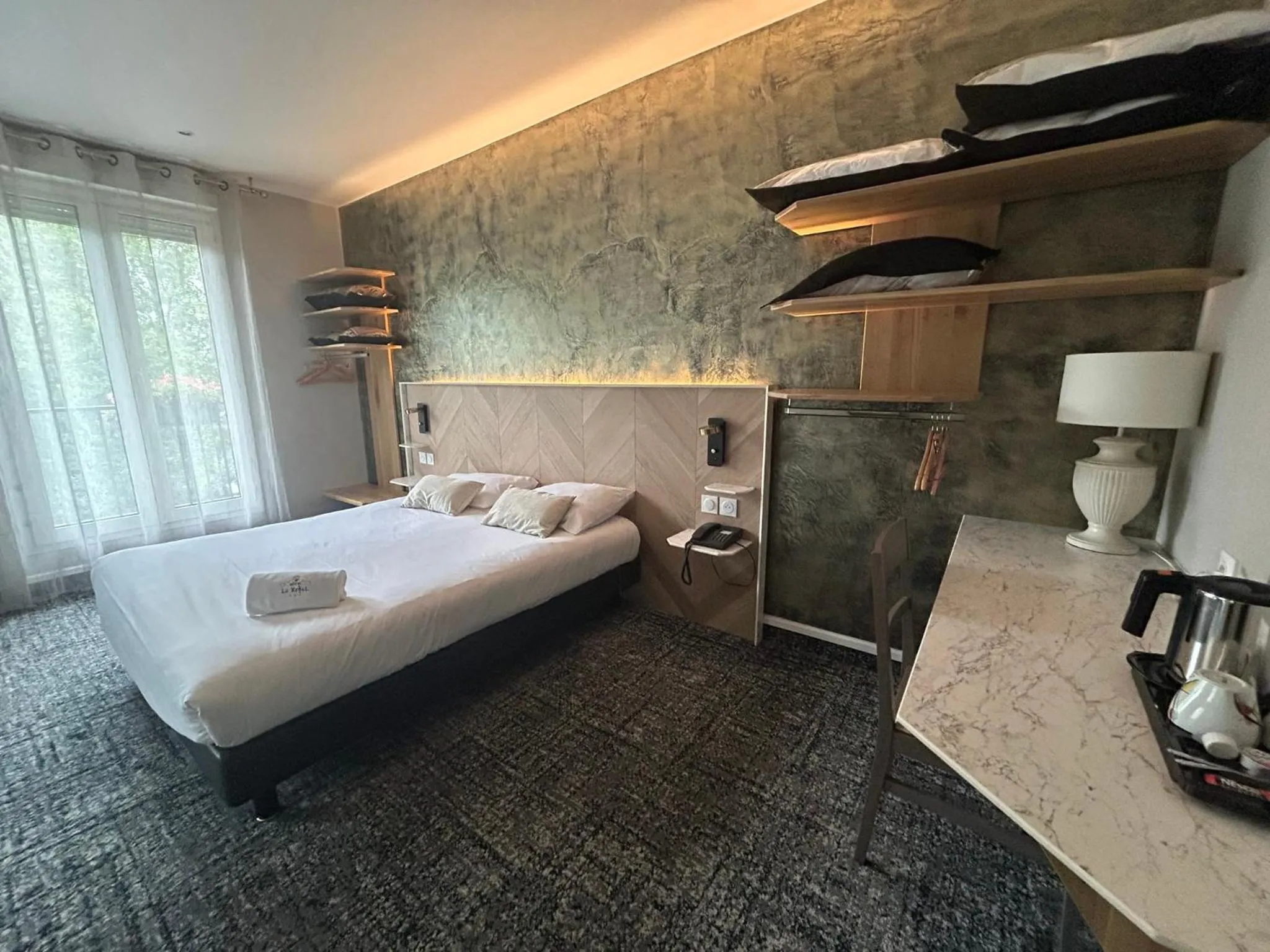 Bed in Brit Hotel Privilège Le Royal - Centre Gare