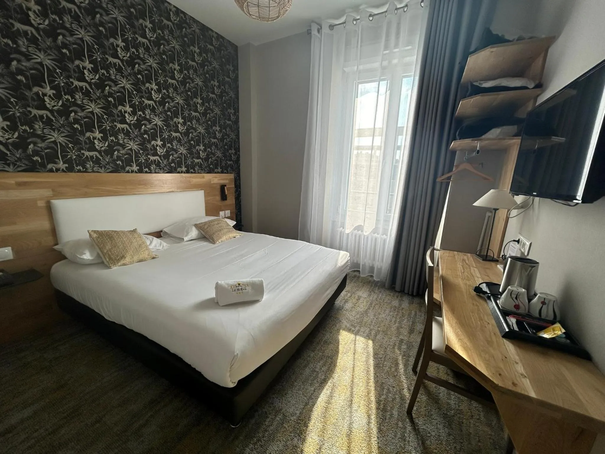 Bed in Brit Hotel Privilège Le Royal - Centre Gare