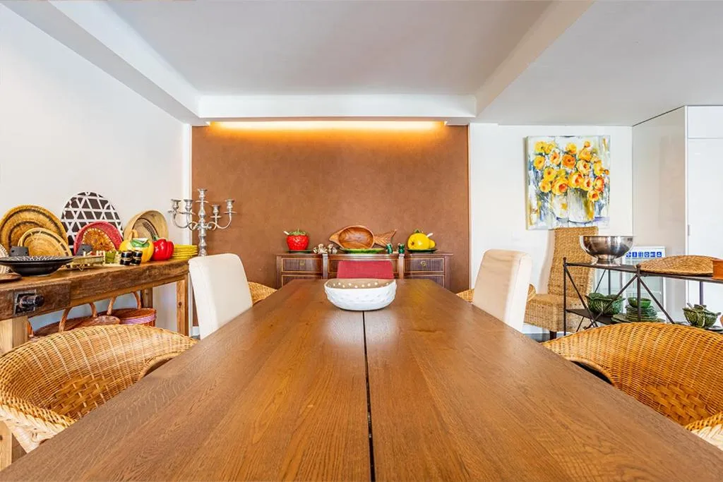 Dining area in Kochab Comporta