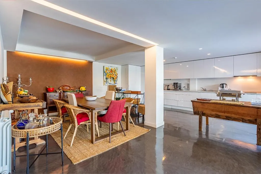 Dining area in Kochab Comporta