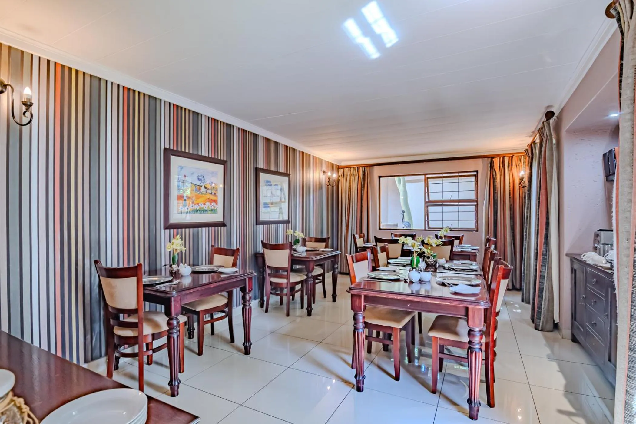 Restaurant/places to eat in Lourie Lodge