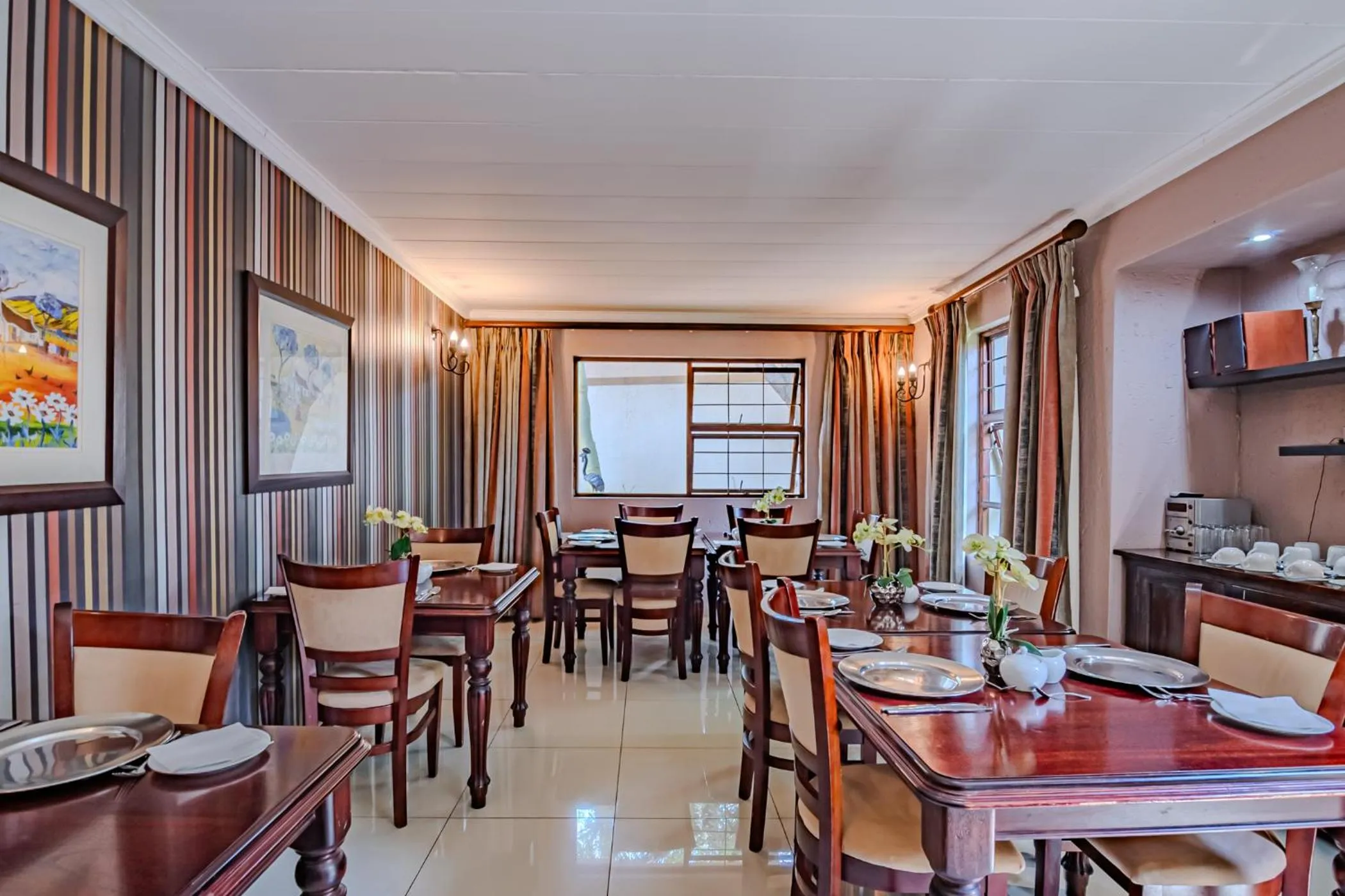 Restaurant/places to eat in Lourie Lodge