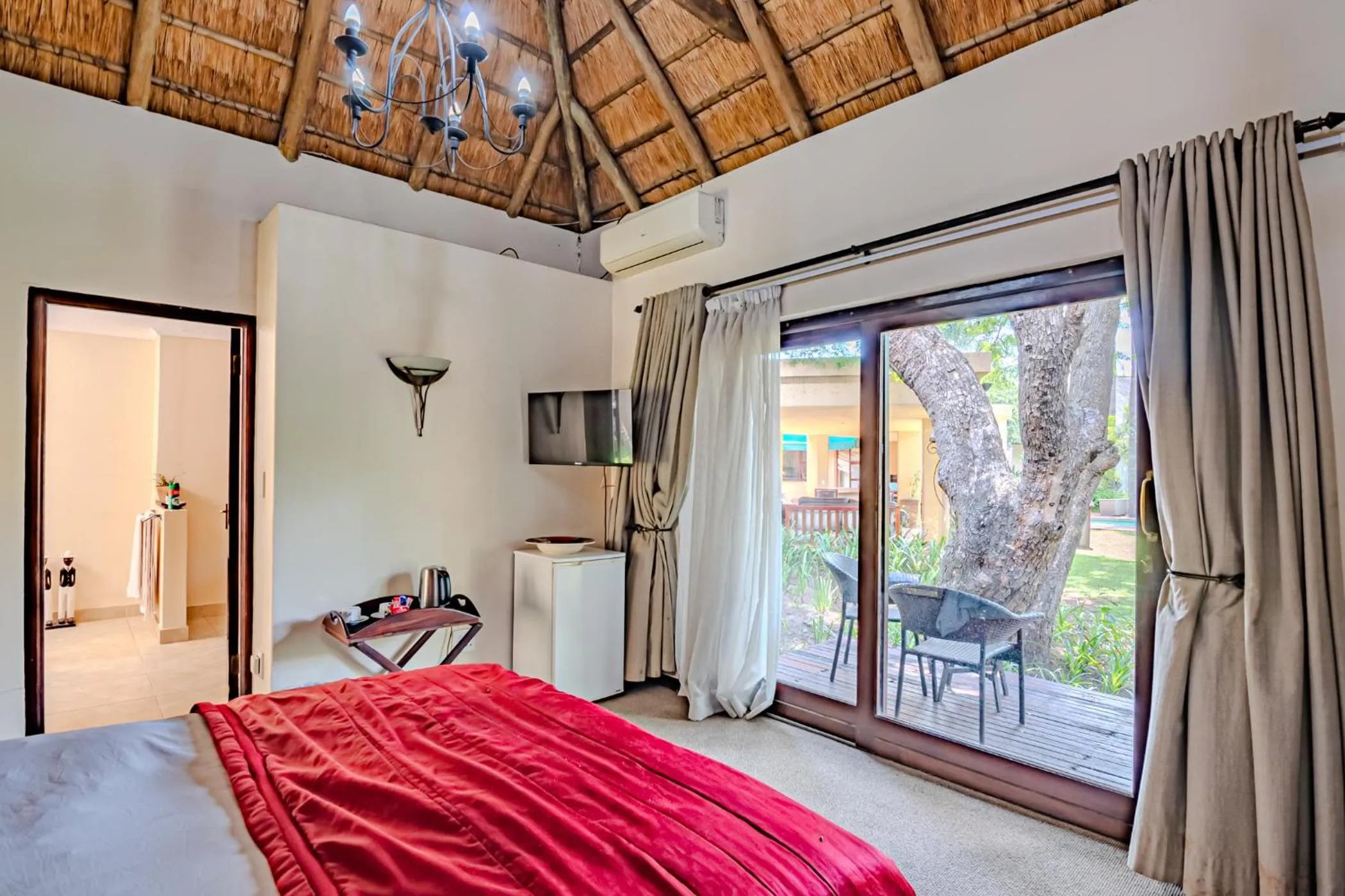 Bedroom, Bed in Lourie Lodge