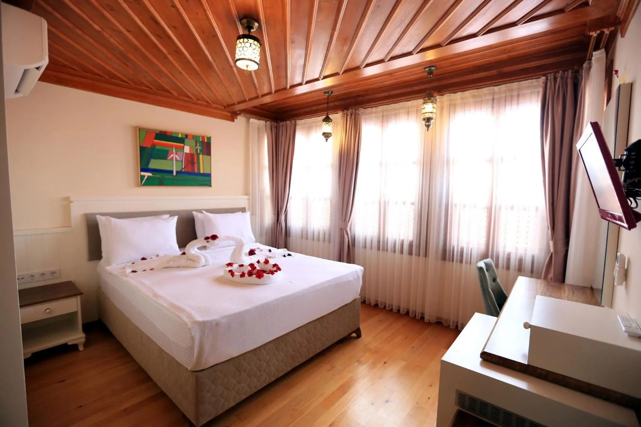 Photo of the whole room, Bed in Kervan Hotel