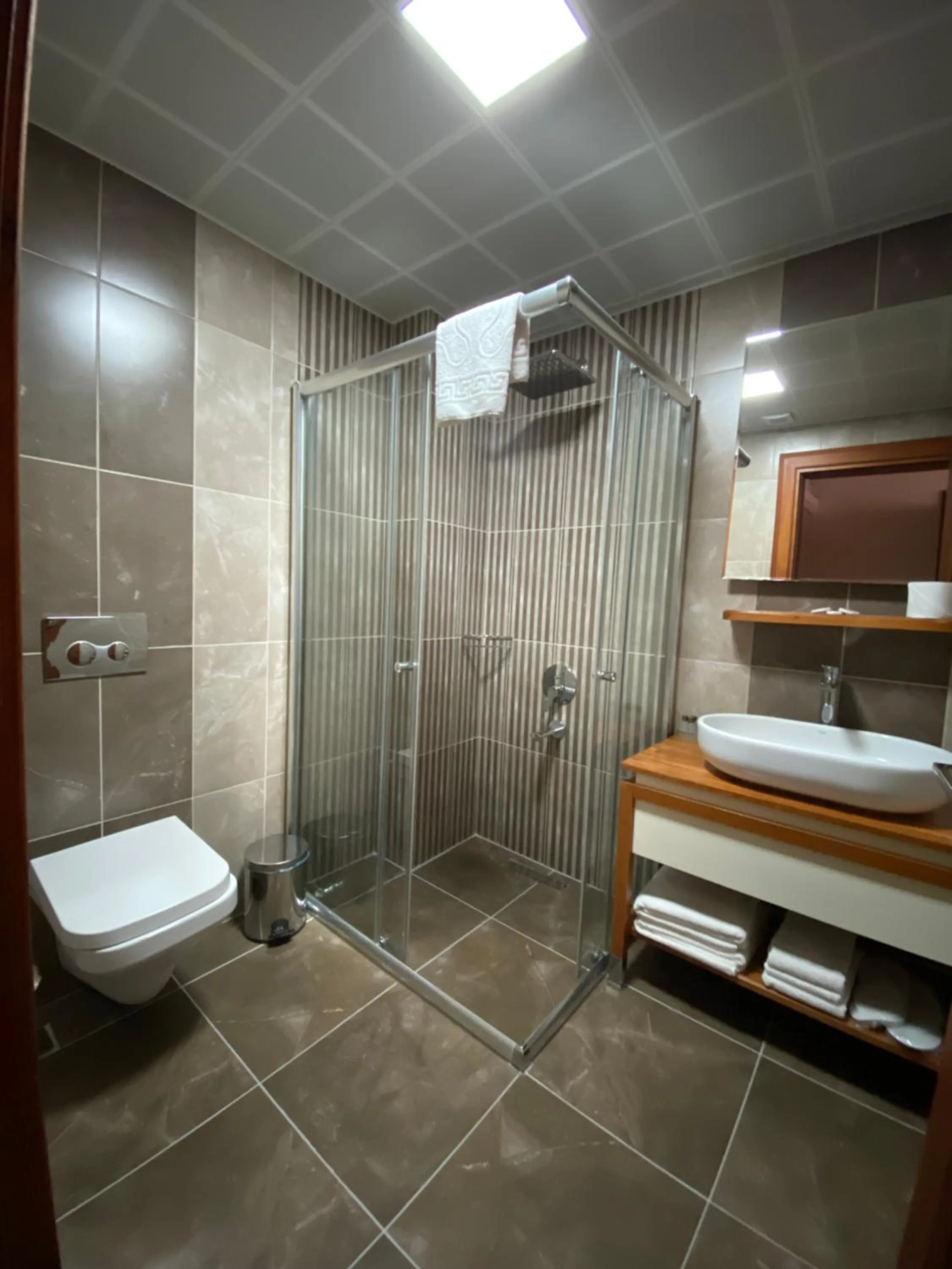 Shower in Kervan Hotel