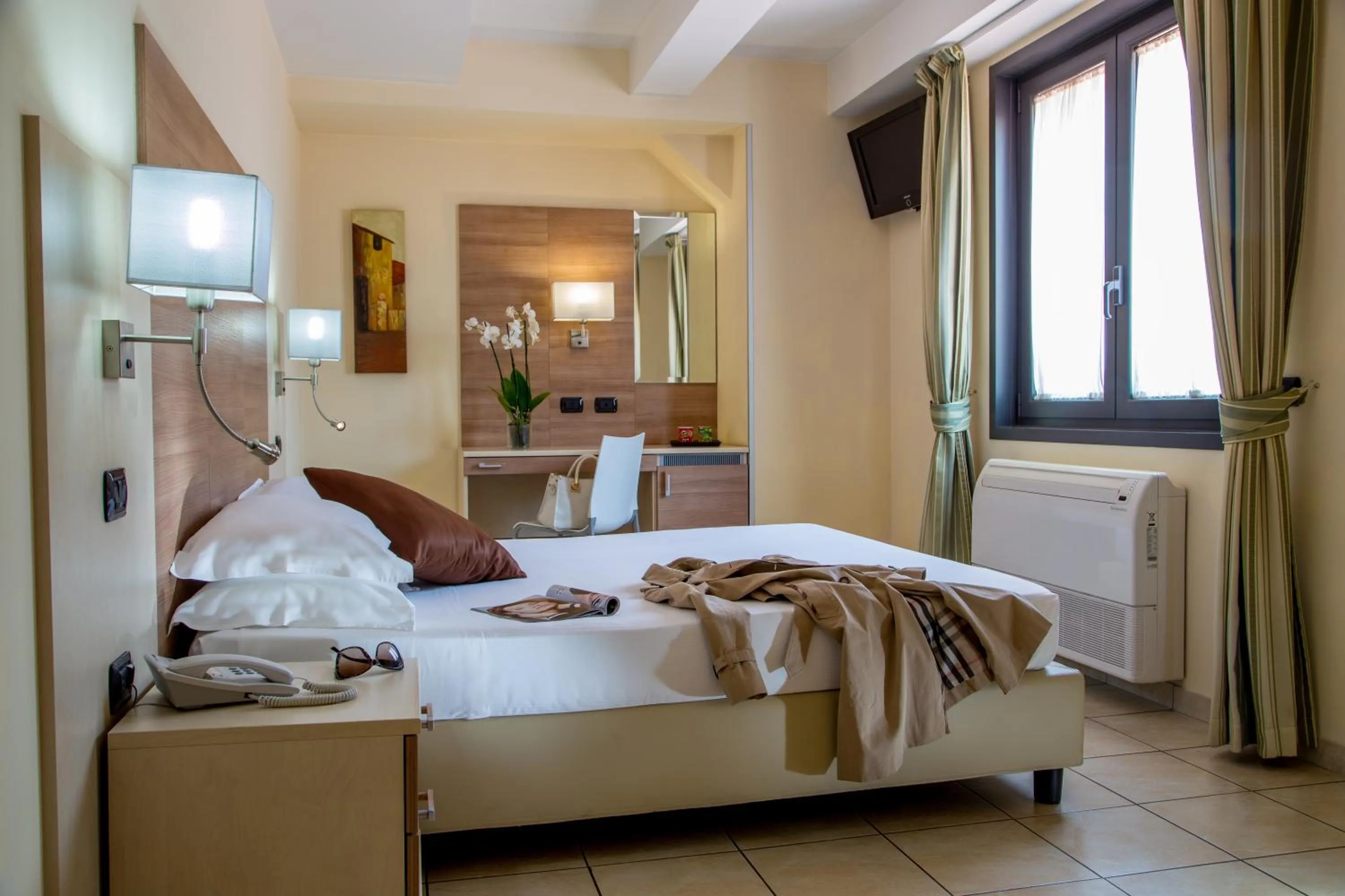 Photo of the whole room, Bed in Hotel Domidea