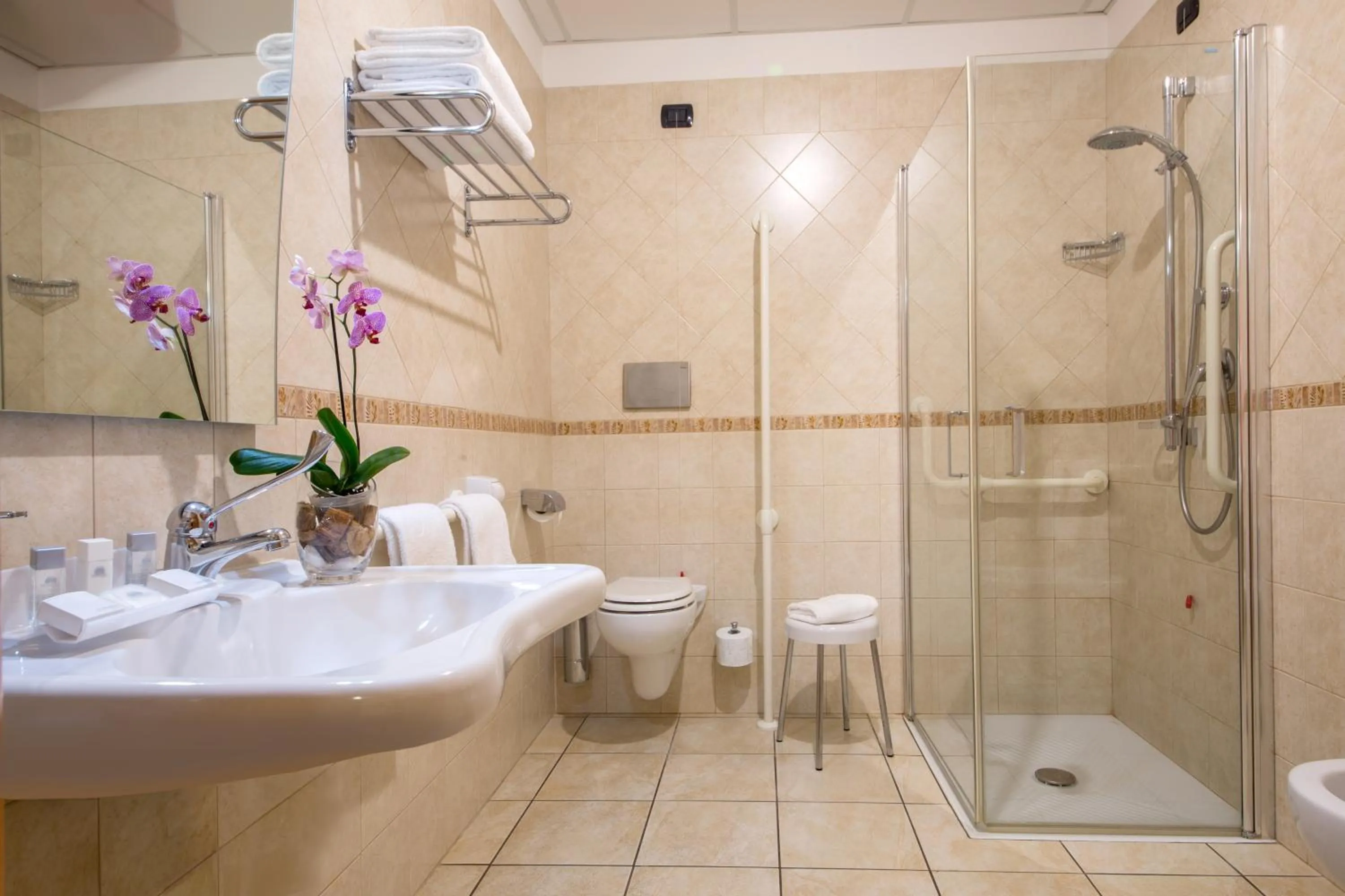 Shower in Hotel Domidea