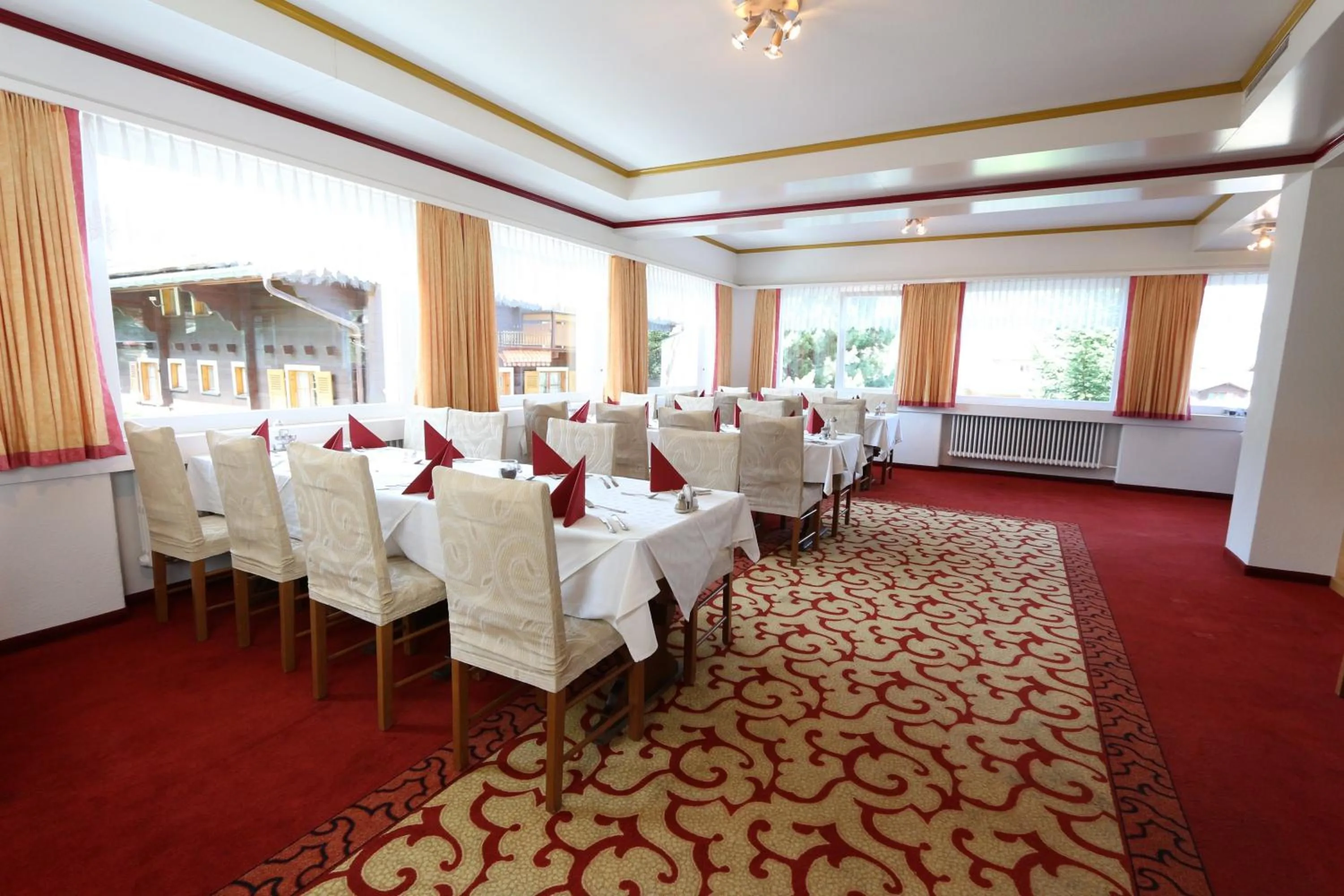 Restaurant/places to eat in Hotel Alpina