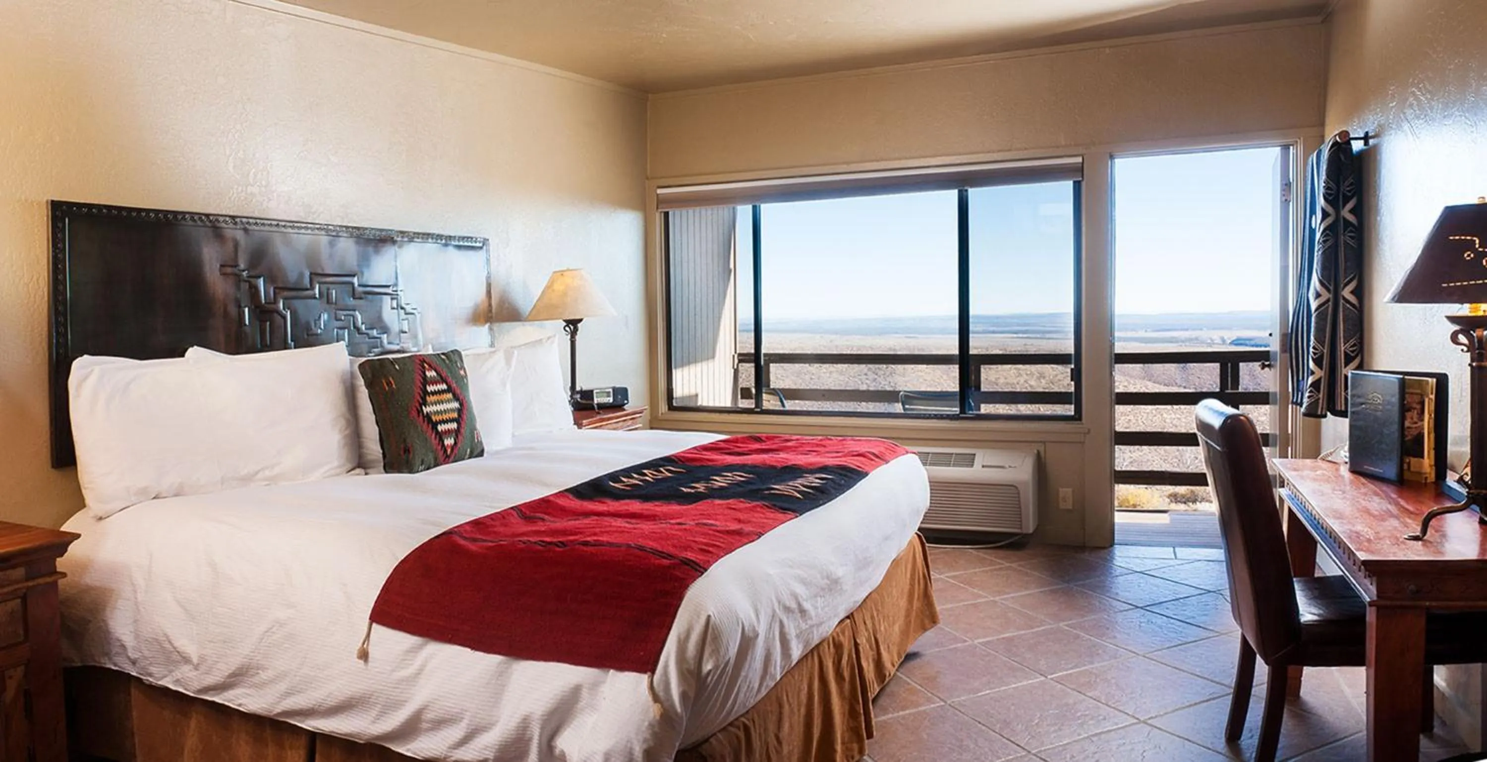 Photo of the whole room, Bed in Far View Lodge