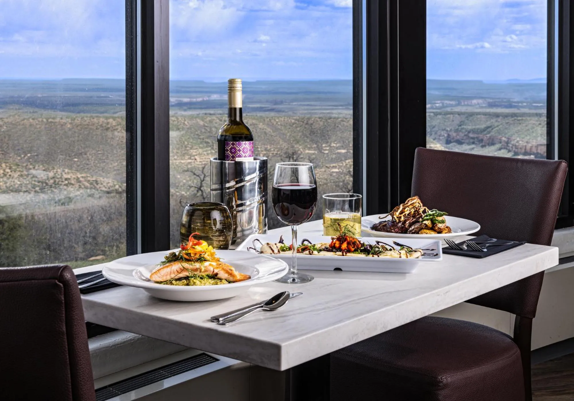 Restaurant/places to eat in Far View Lodge