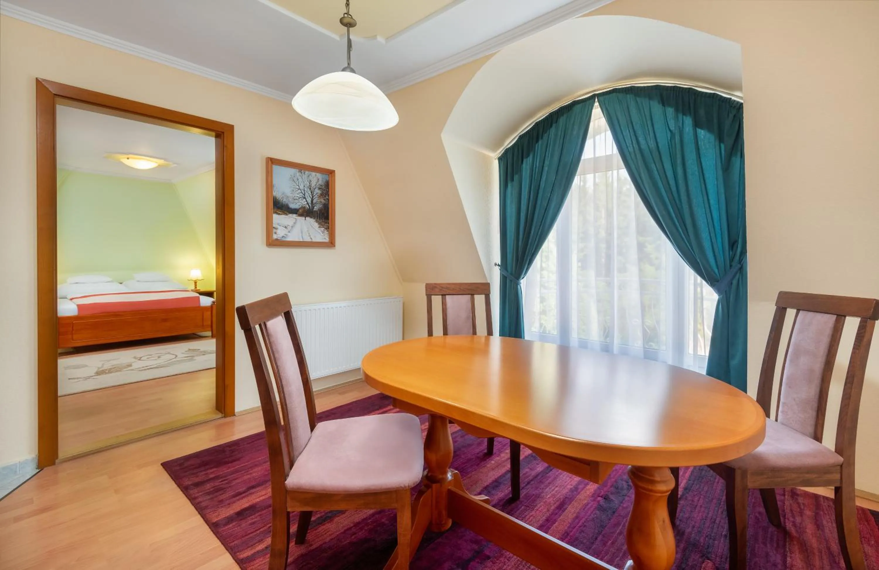 Gosztola Gyöngye-az erdő szállodája