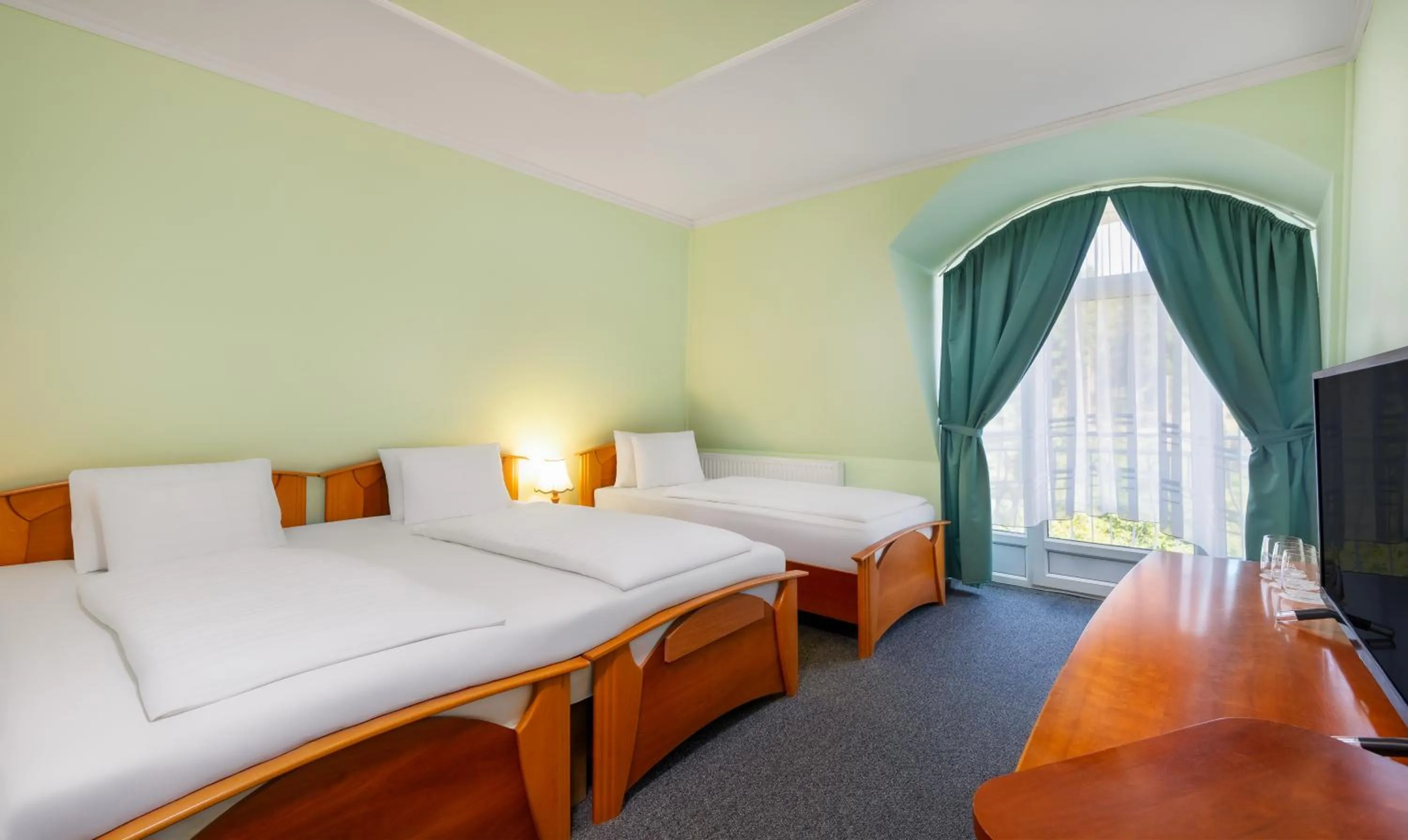 Bed in Gosztola Gyöngye-az erdő szállodája