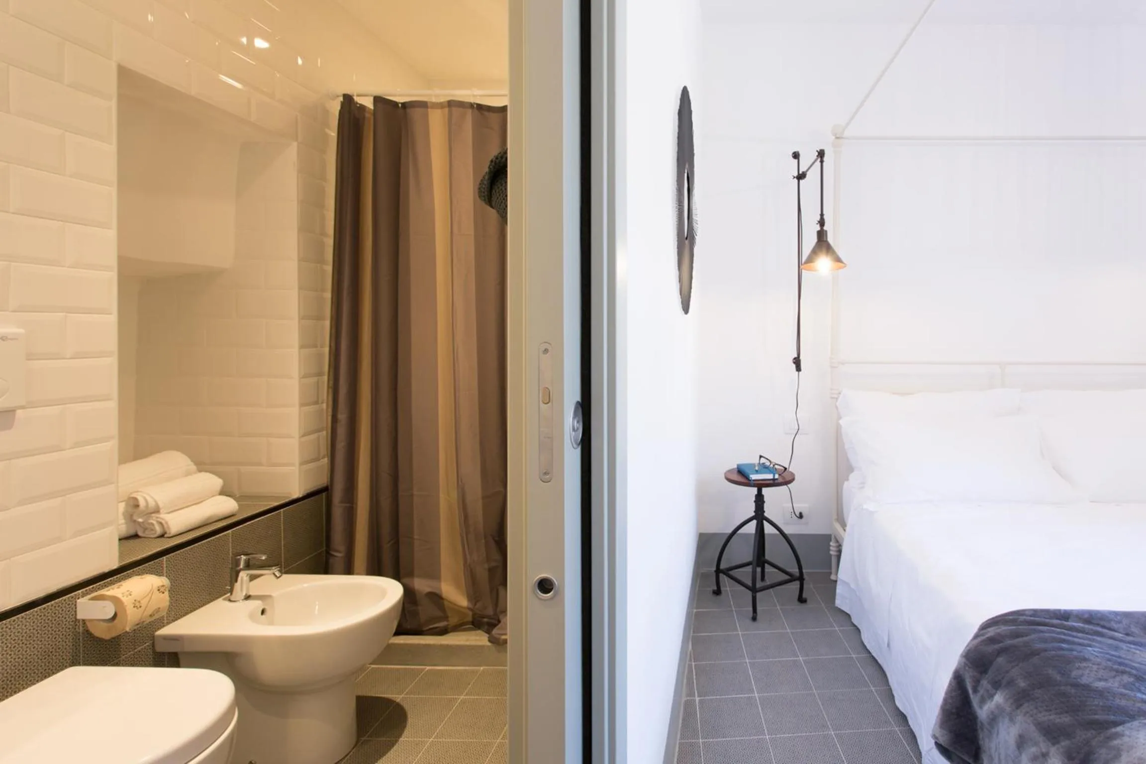 Shower, Bed in Intervallo Boutique Hotel