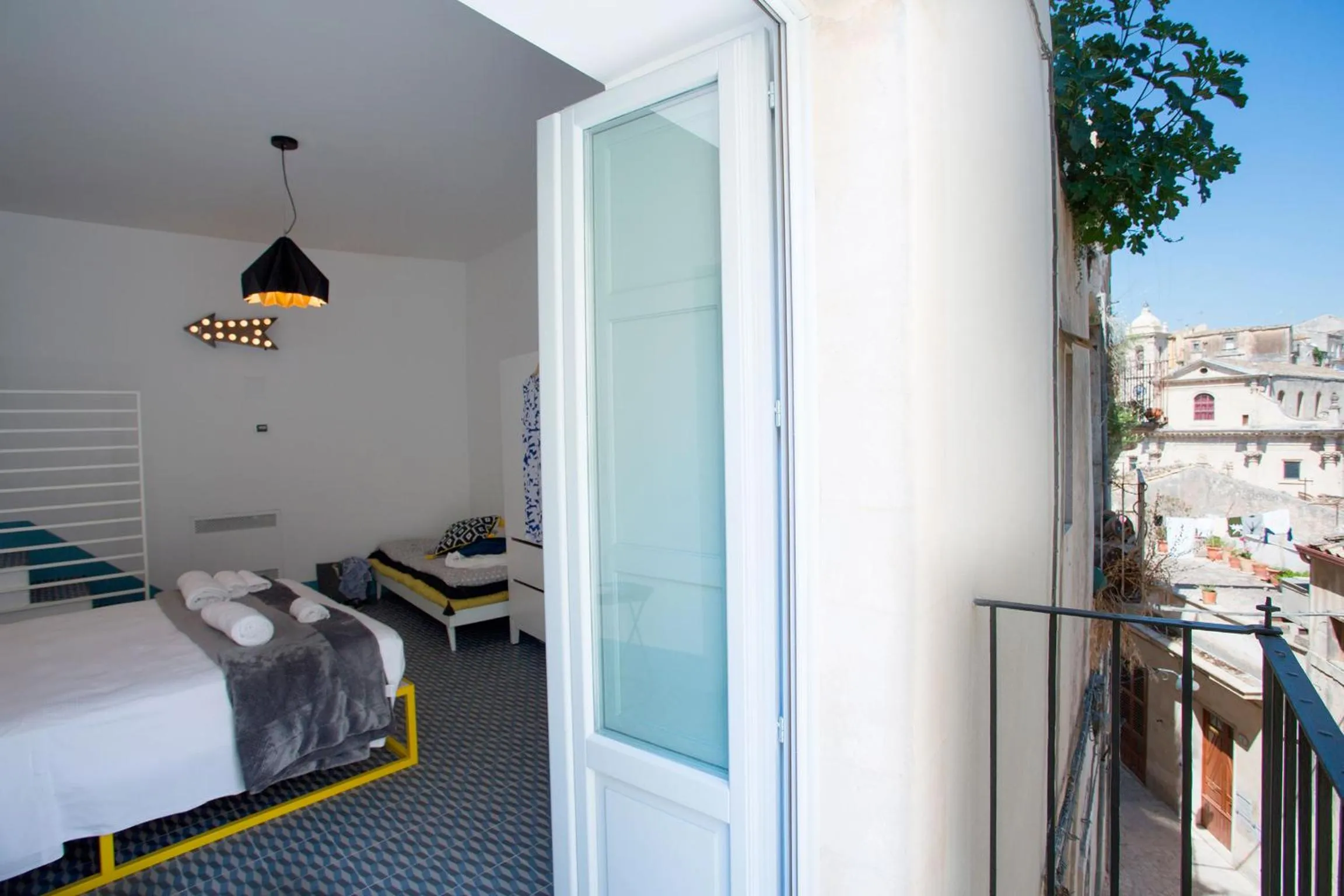 Balcony/Terrace, Bed in Intervallo Boutique Hotel