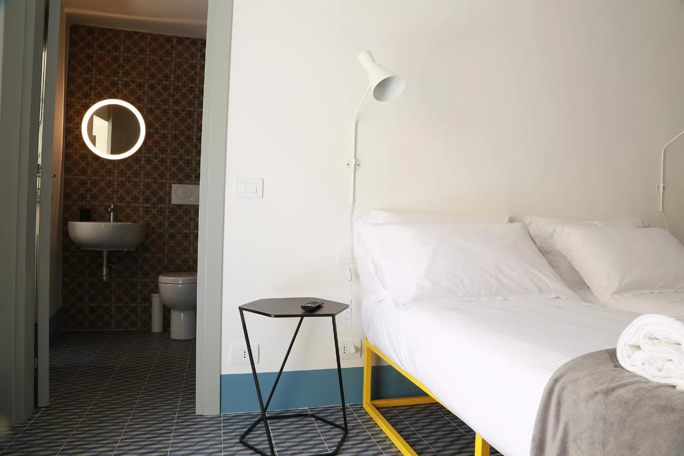 Shower, Bed in Intervallo Boutique Hotel