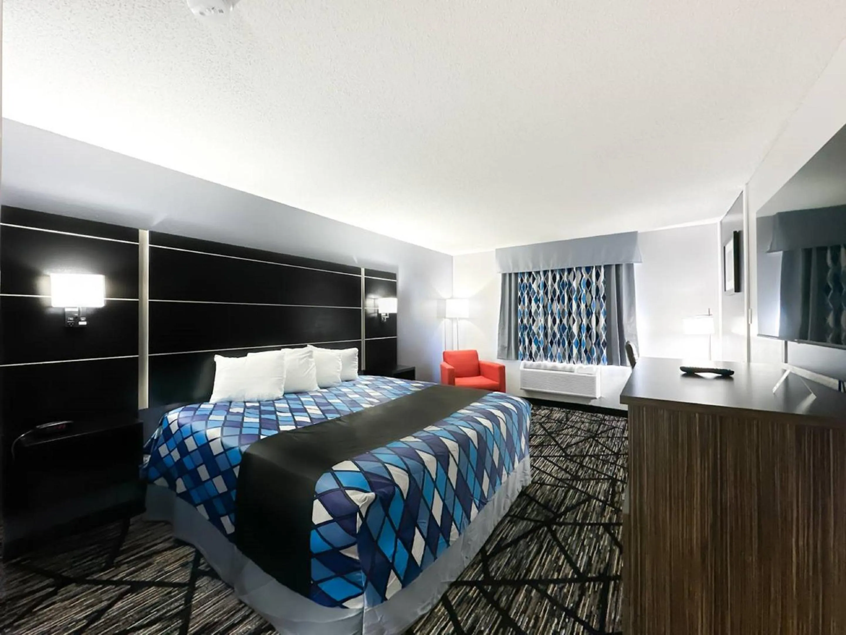 Bed in Blaine Town Inn & Suites