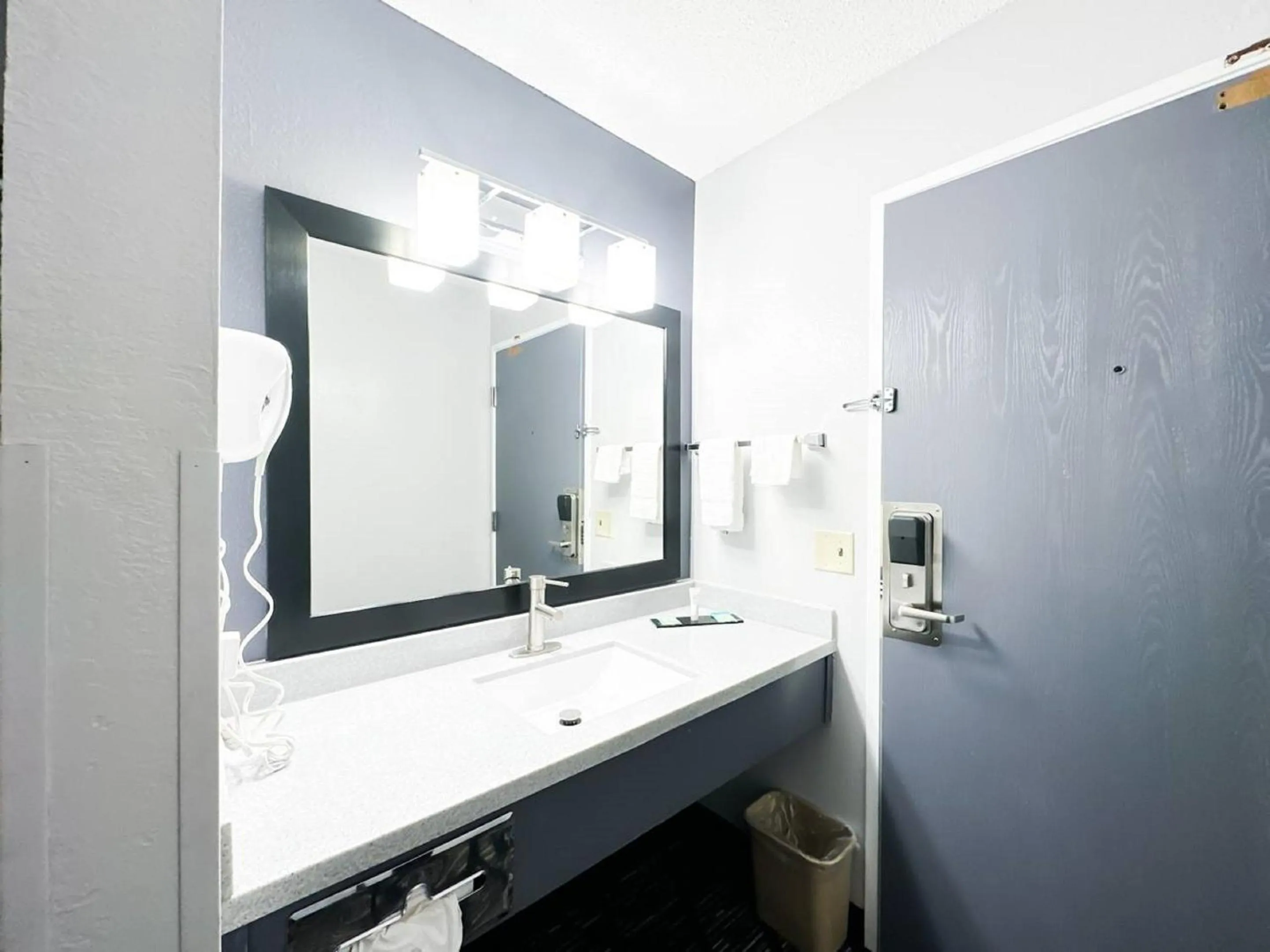 room service in Blaine Town Inn & Suites