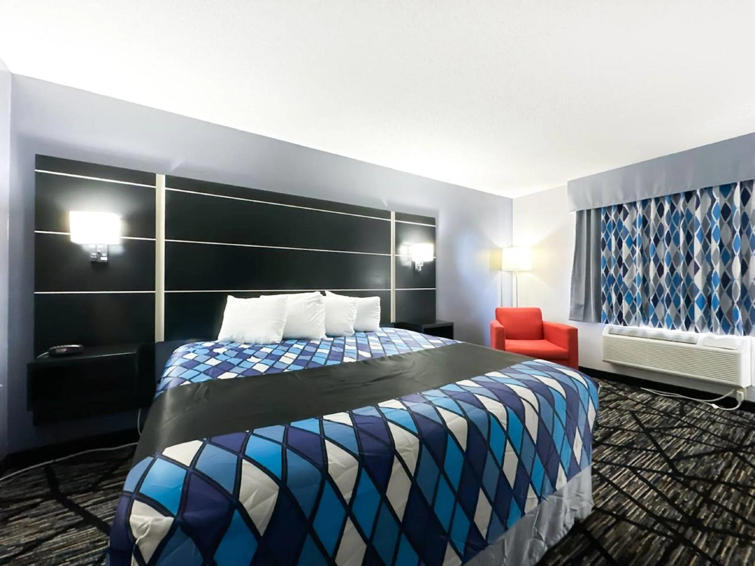 Bed in Blaine Town Inn & Suites