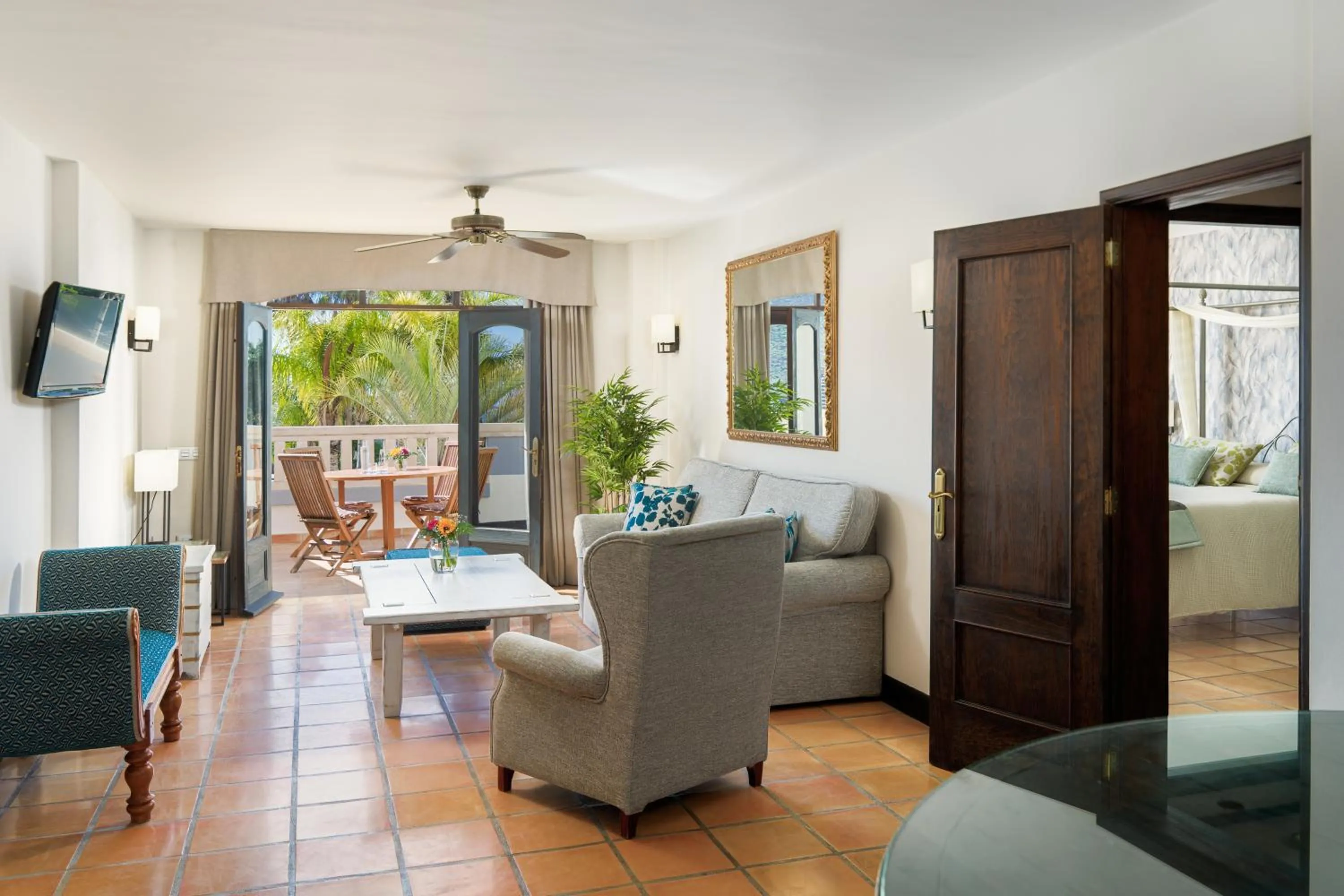 Regency Country Club, Apartments Suites