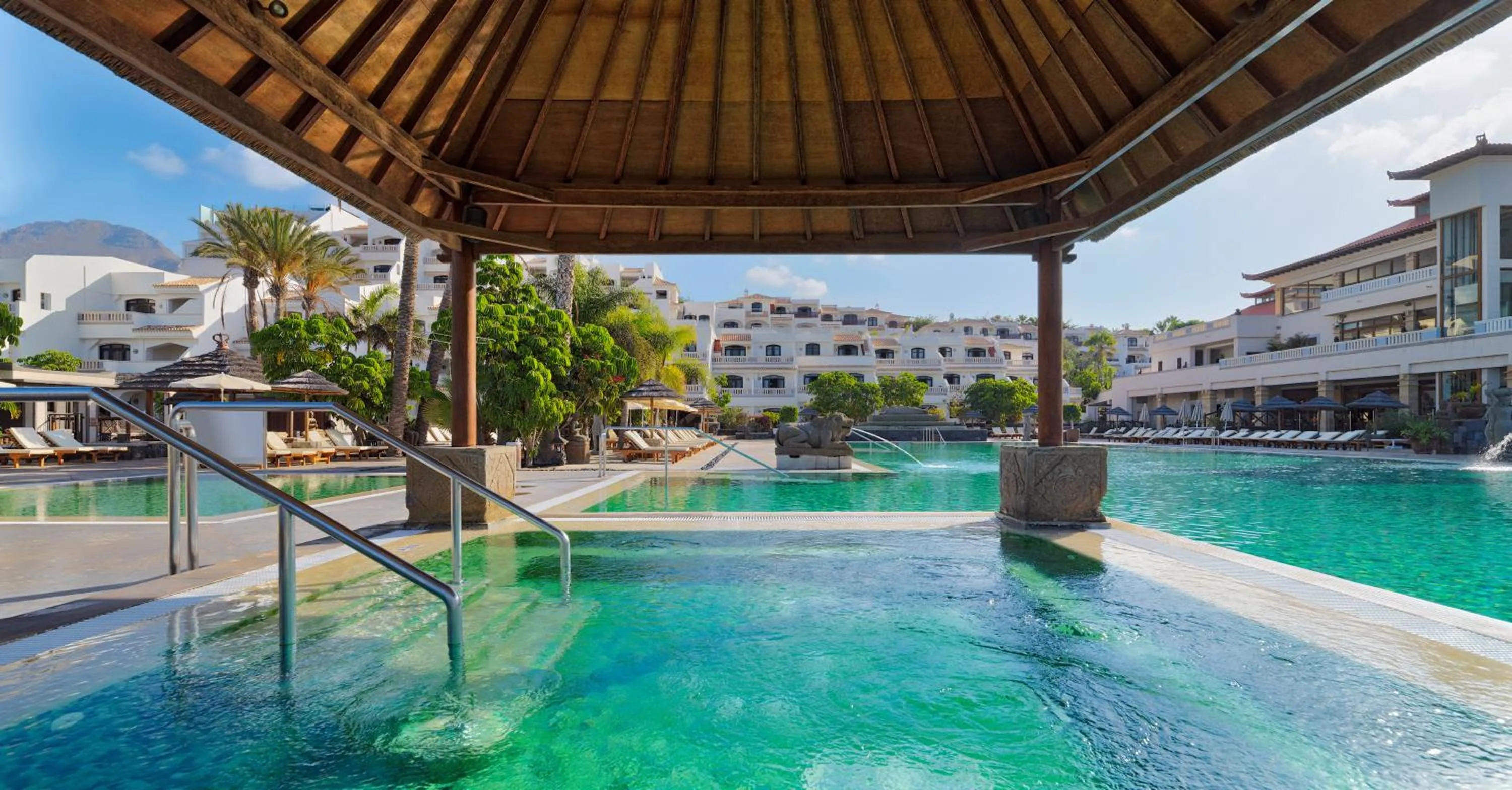 Regency Country Club, Apartments Suites