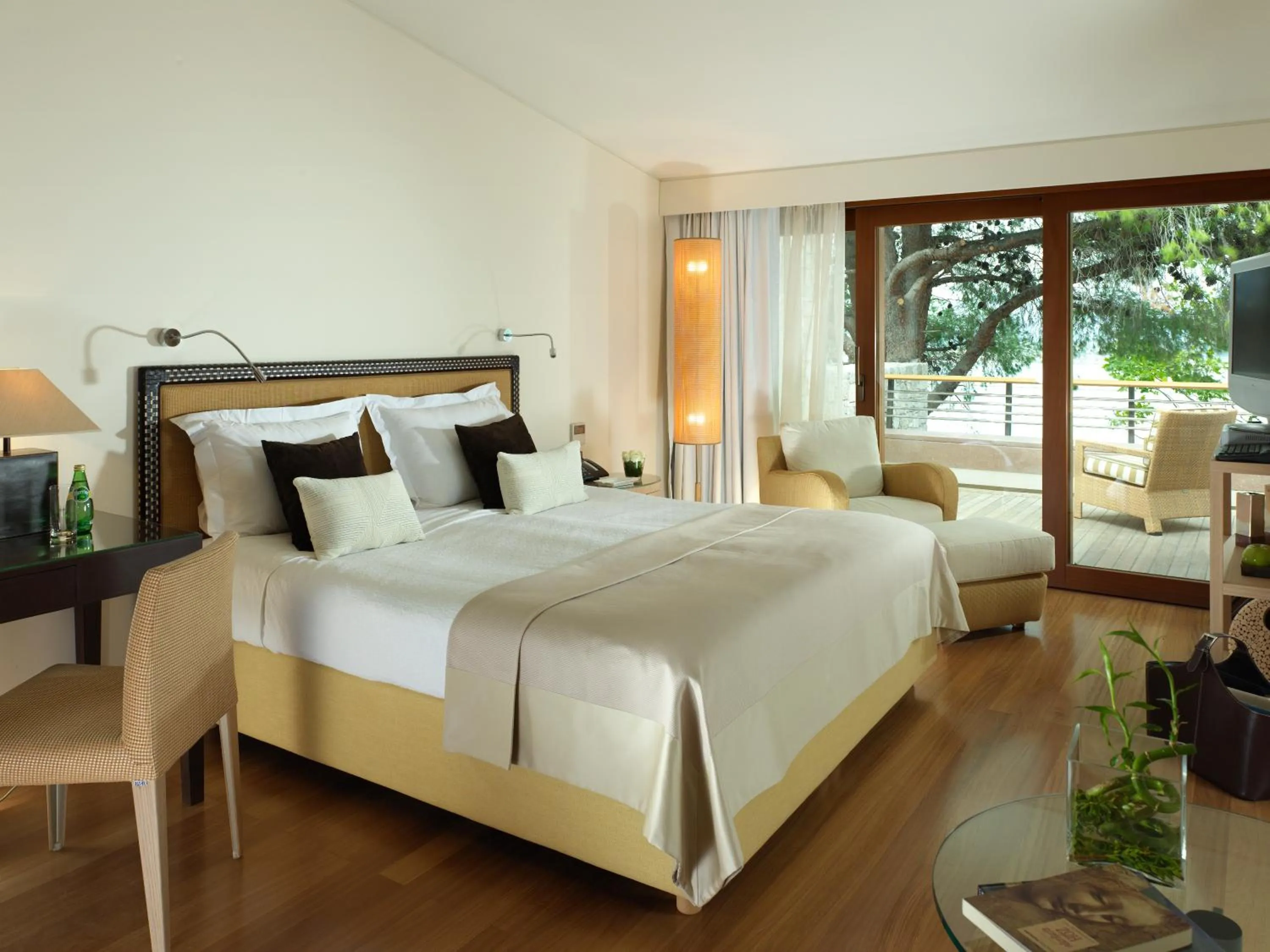 Balcony/Terrace, Bed in Nafplia Palace Hotel & Villas