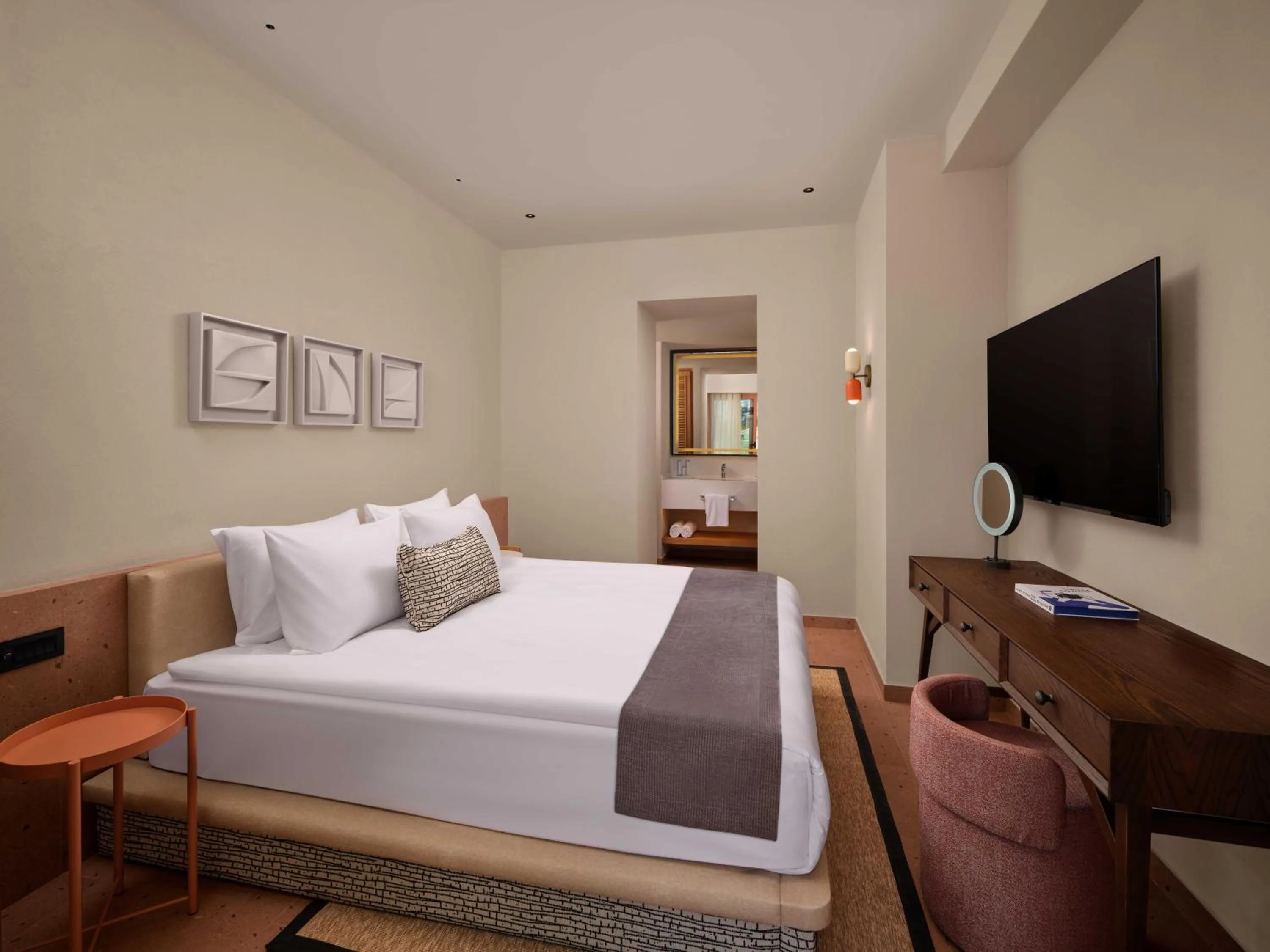 Bedroom, Bed in Paloma Grida