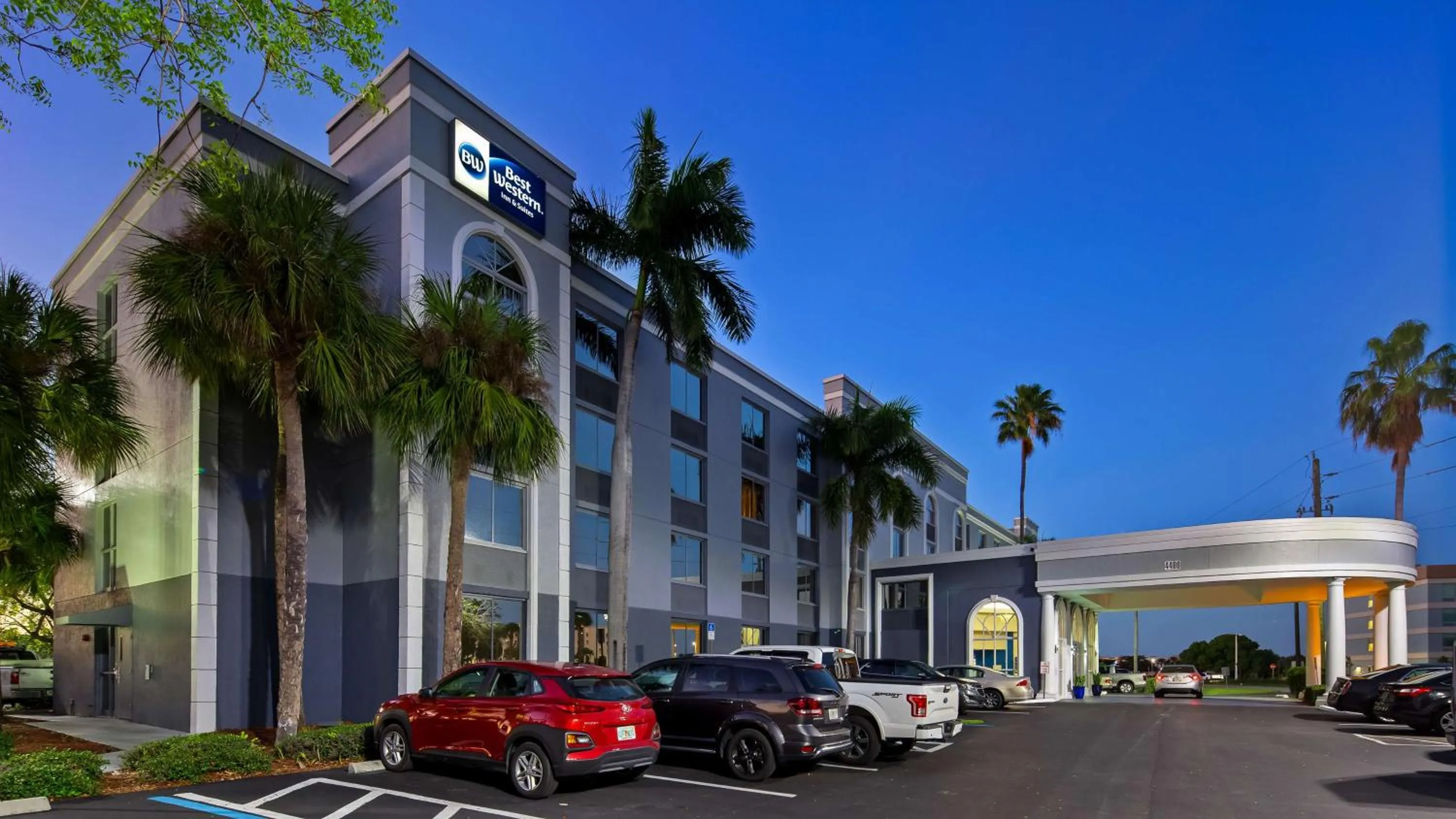 Property building in Best Western Fort Myers Inn and Suites