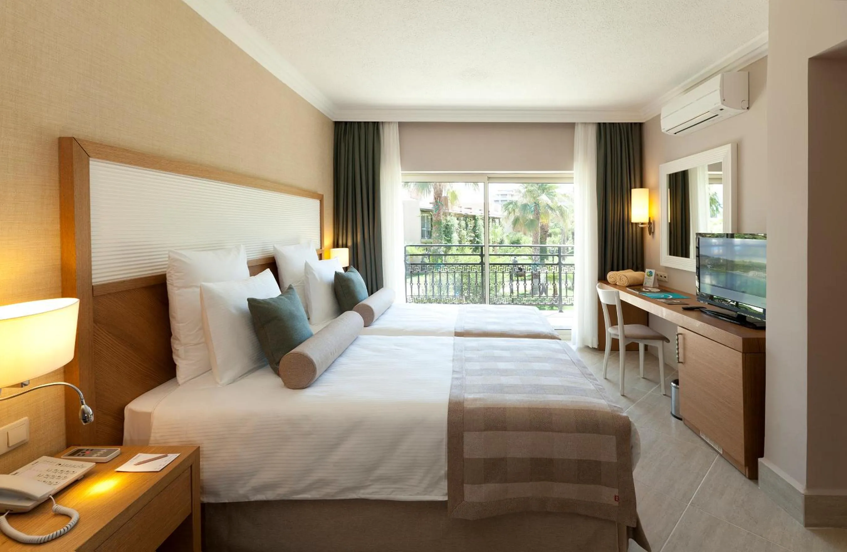 Balcony/Terrace, Bed in Paloma Oceana