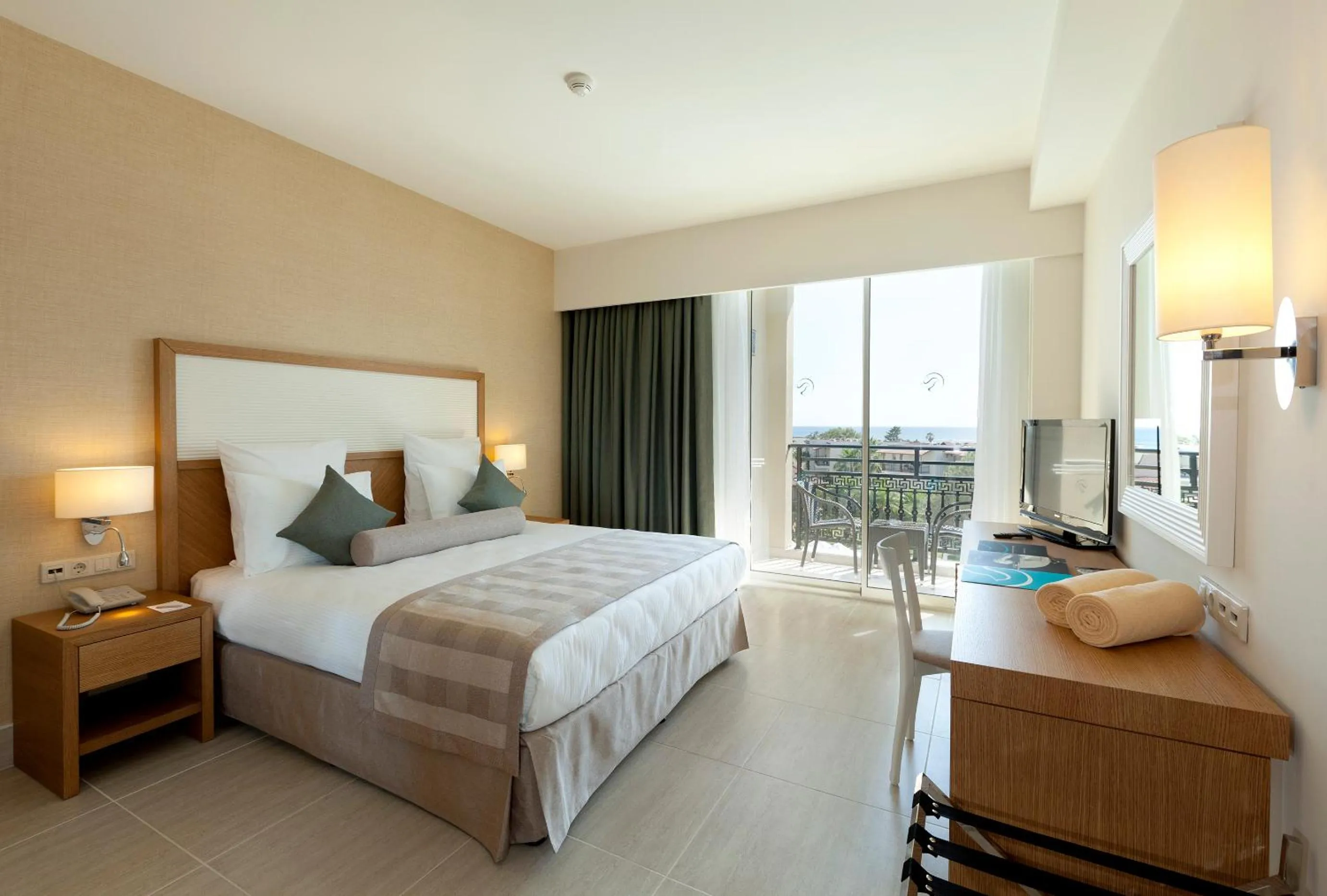 Photo of the whole room, Bed in Paloma Oceana