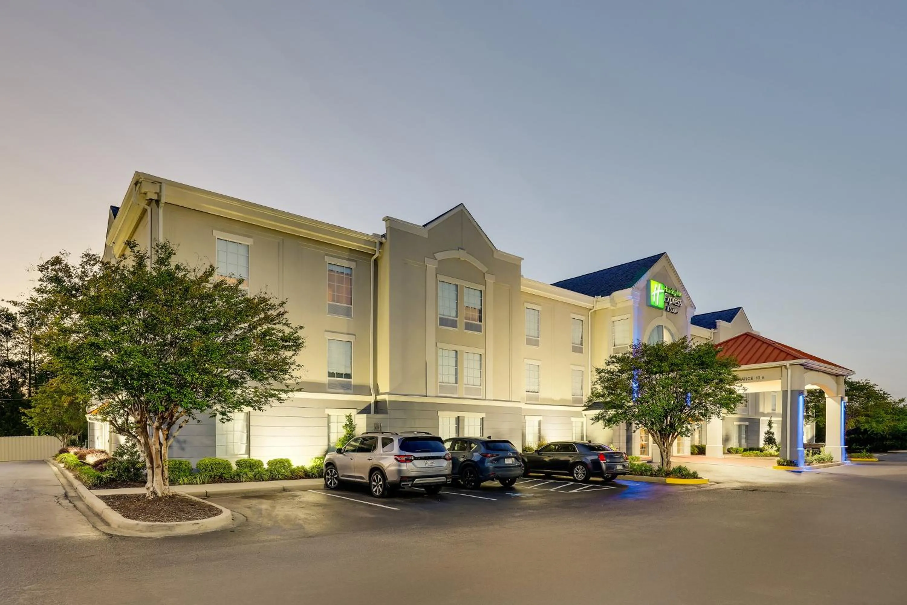 Property building in Holiday Inn Express & Suites Orangeburg by IHG