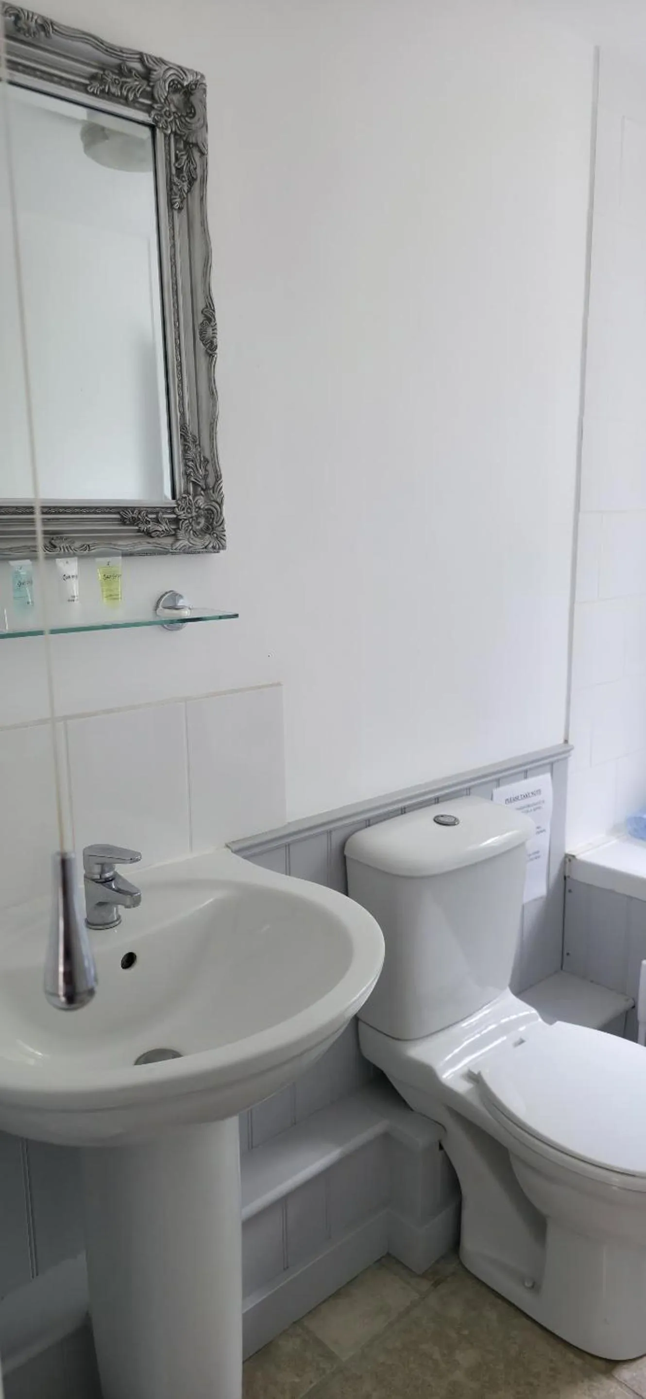 Bathroom in The Benett Arms