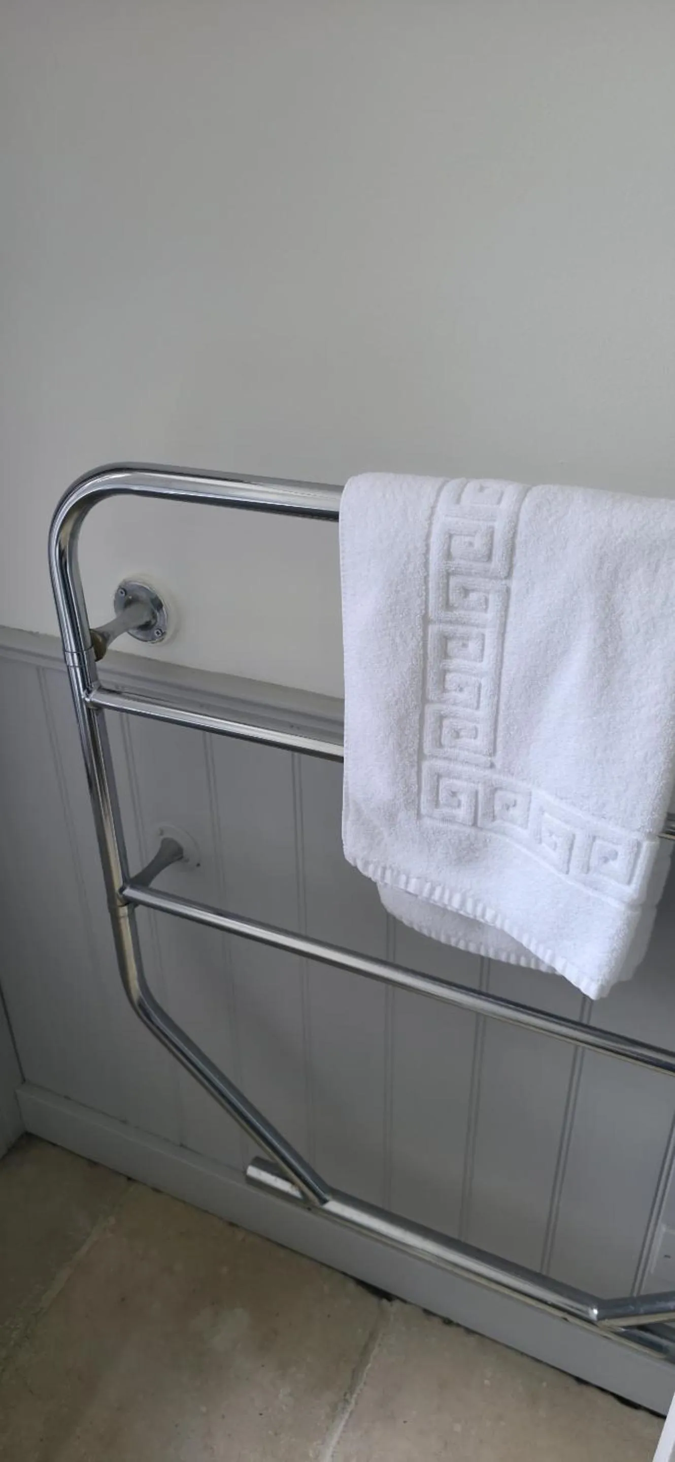 Bathroom, Bed in The Benett Arms