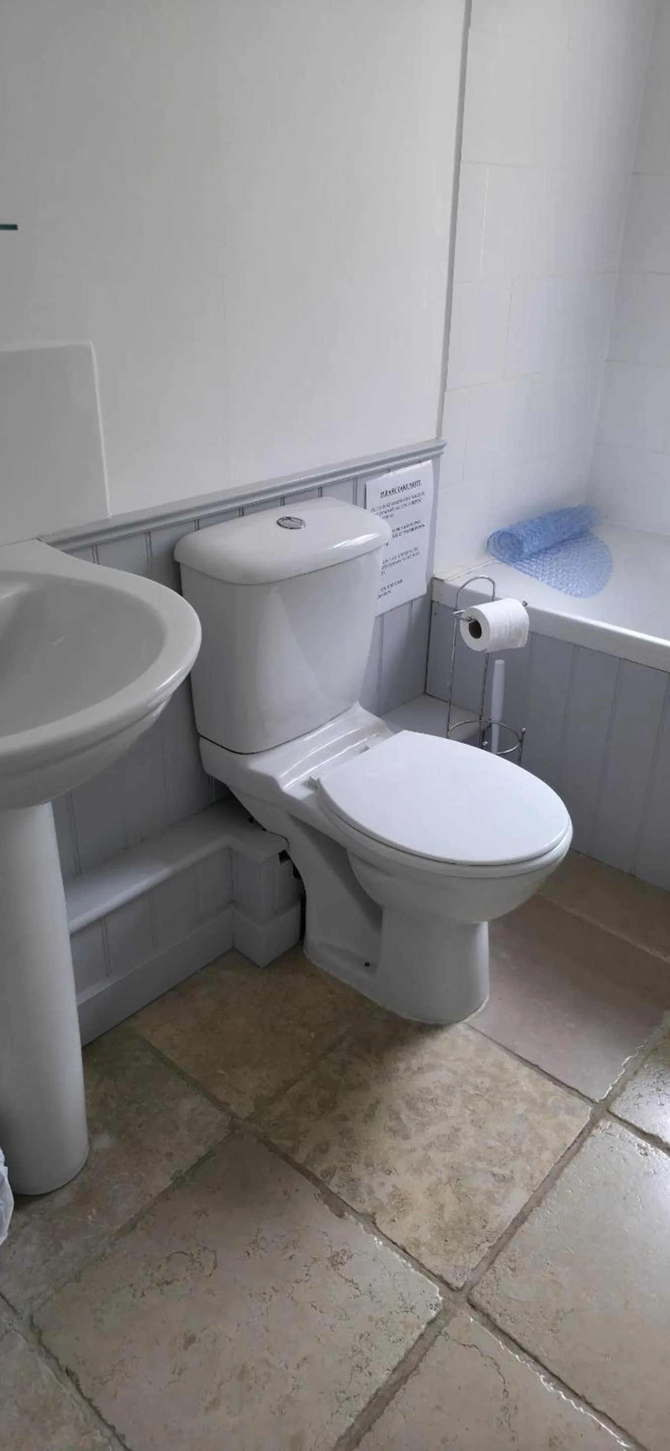 Bathroom in The Benett Arms