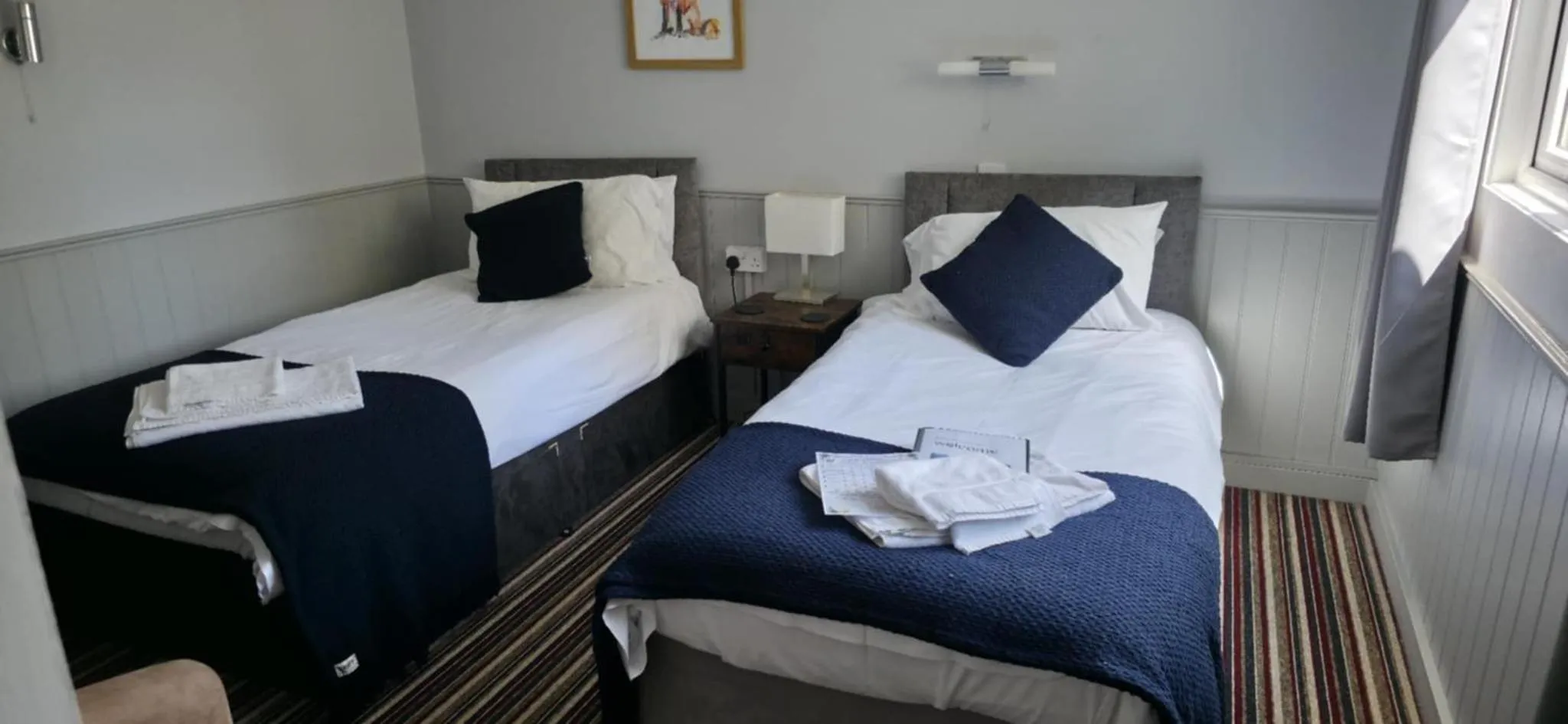 Bedroom, Bed in The Benett Arms