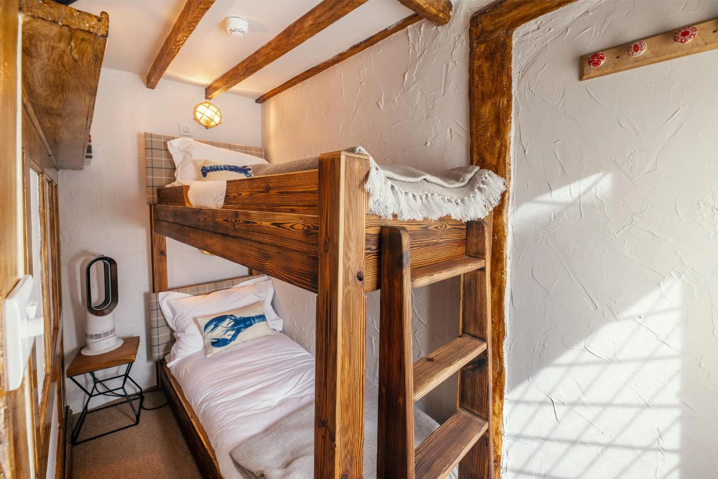 Bed in Bayards Cove Inn