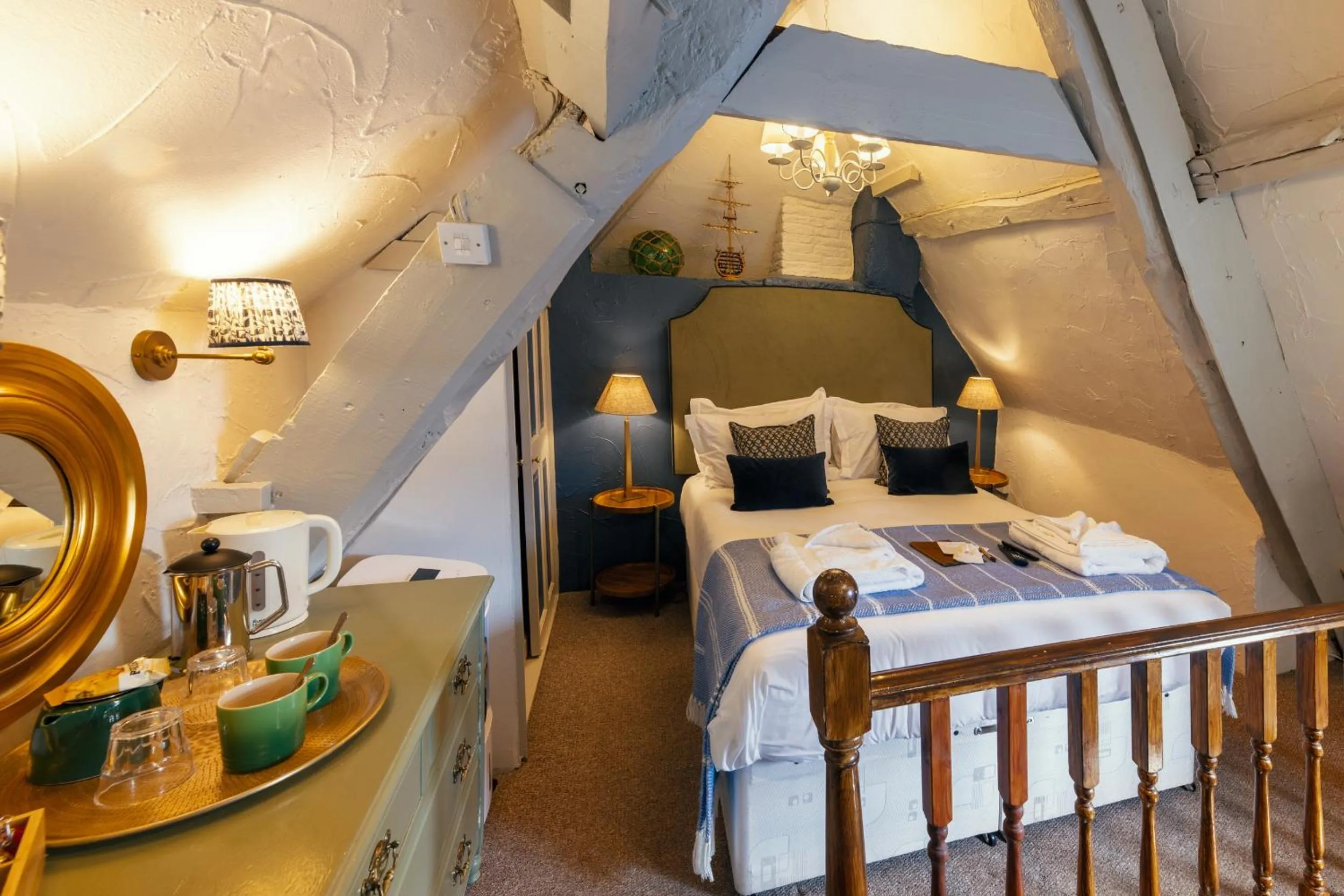 Bed in Bayards Cove Inn