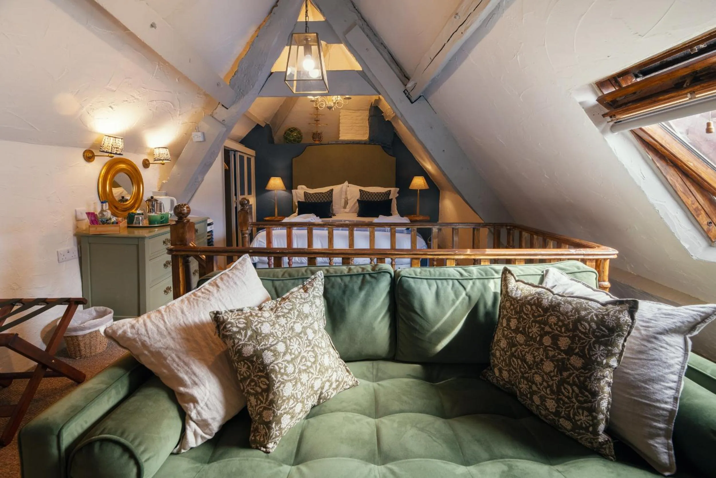 Bed in Bayards Cove Inn