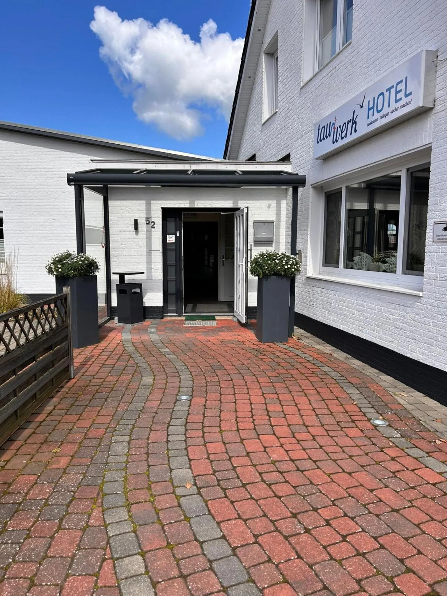 Facade/entrance in tauwerk Hotel