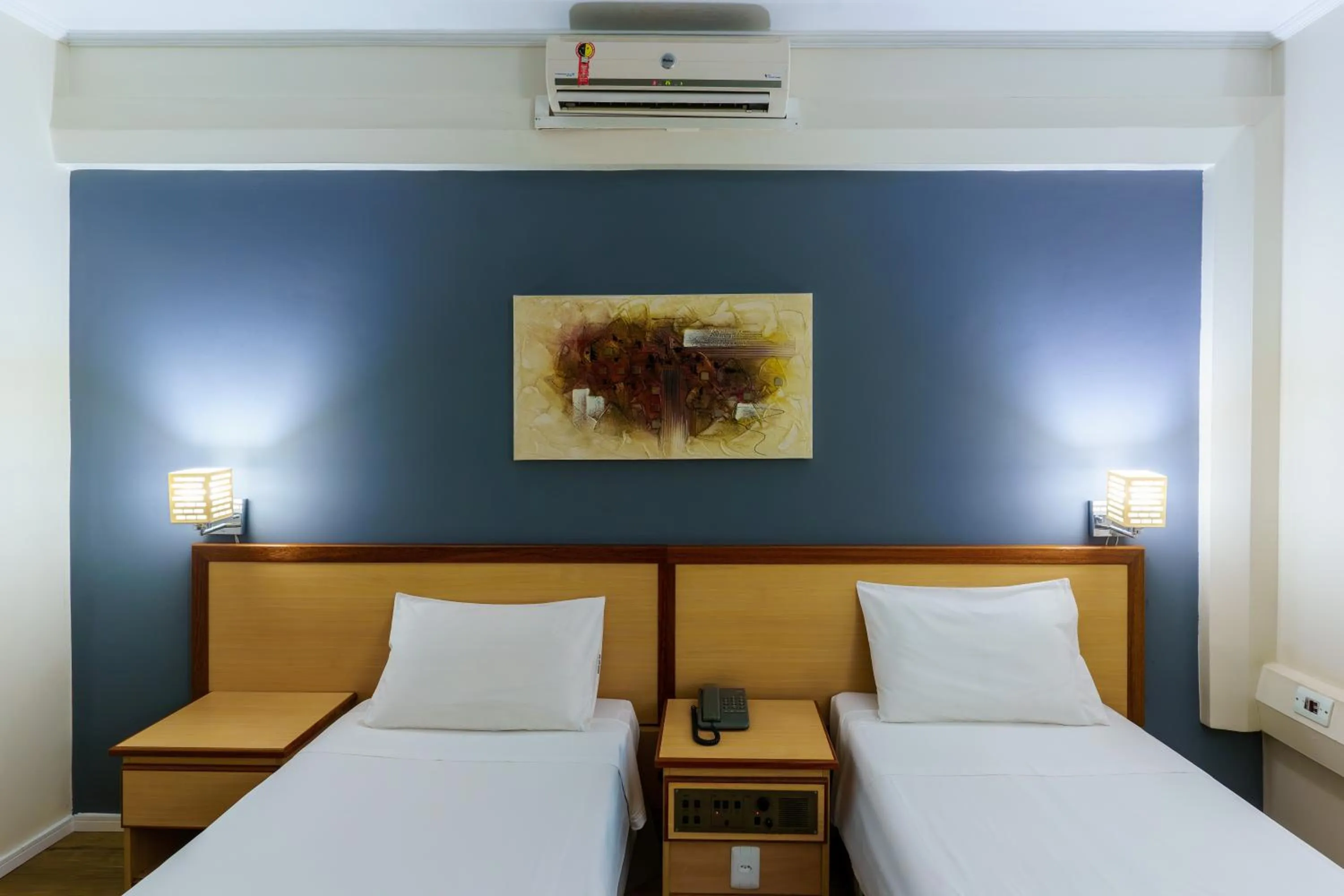 Bed in Hotel Augusta Boulevard