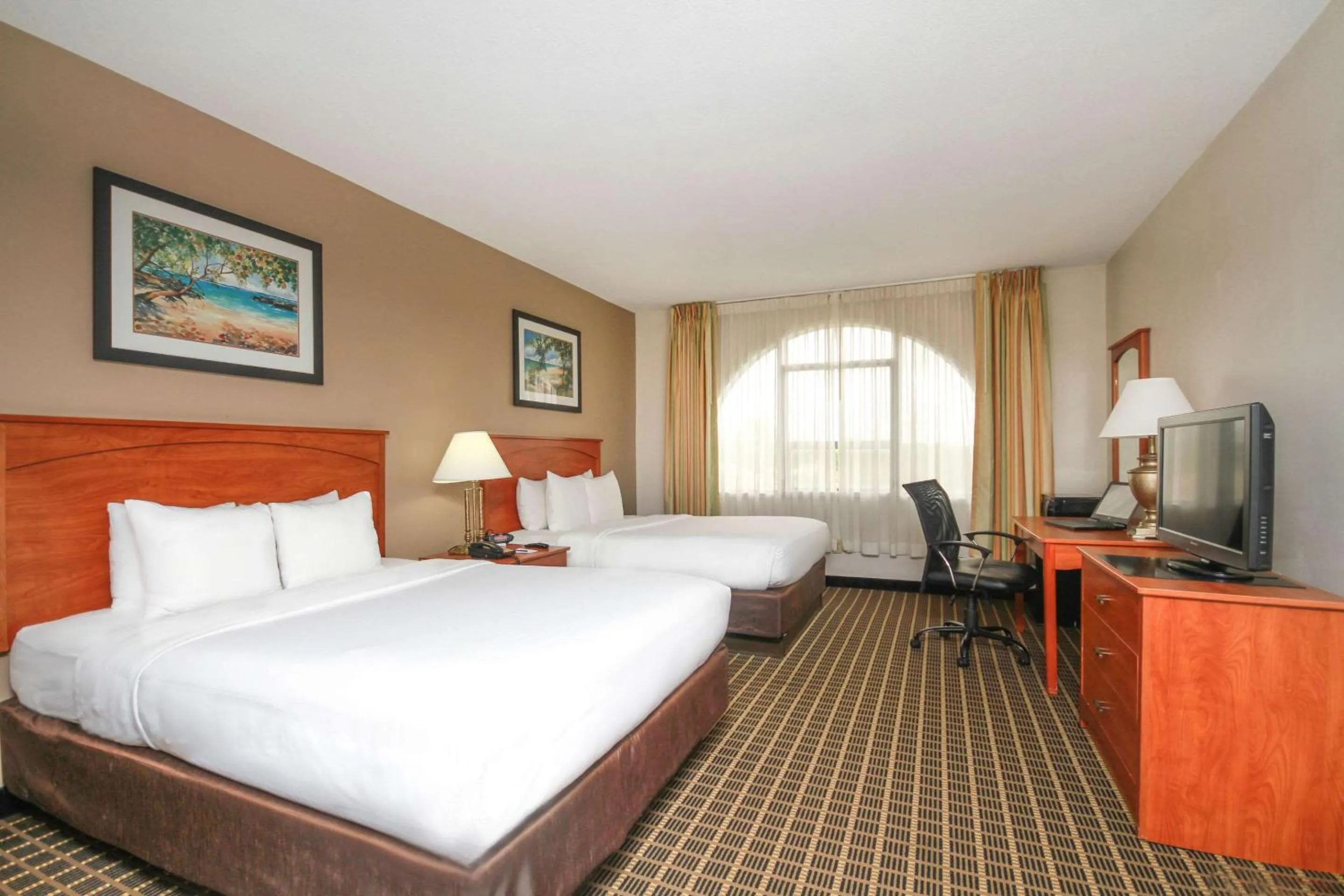 Bedroom, Bed in Clarion Inn & Suites Miami International Airport