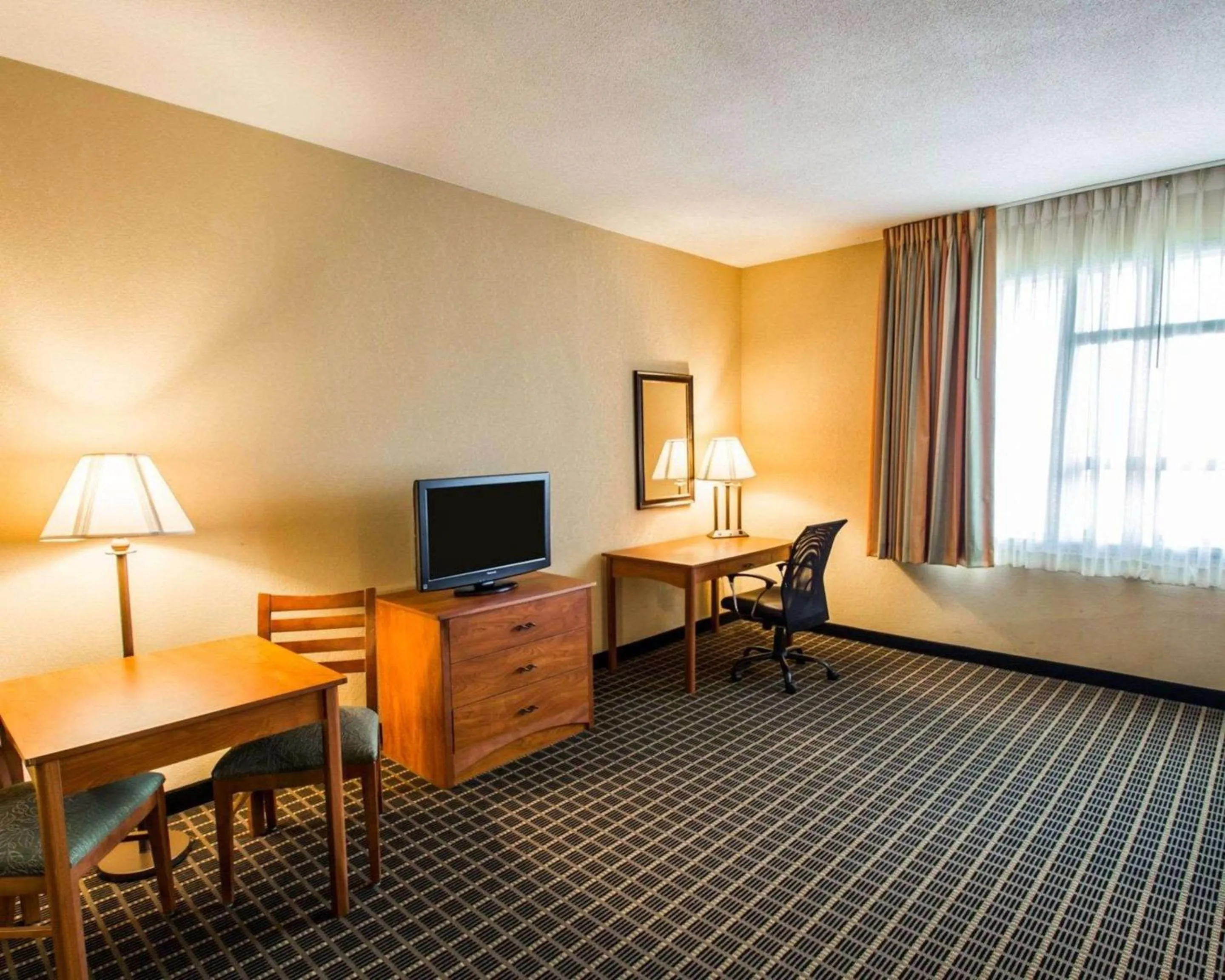 Bedroom, Bed in Clarion Inn & Suites Miami International Airport