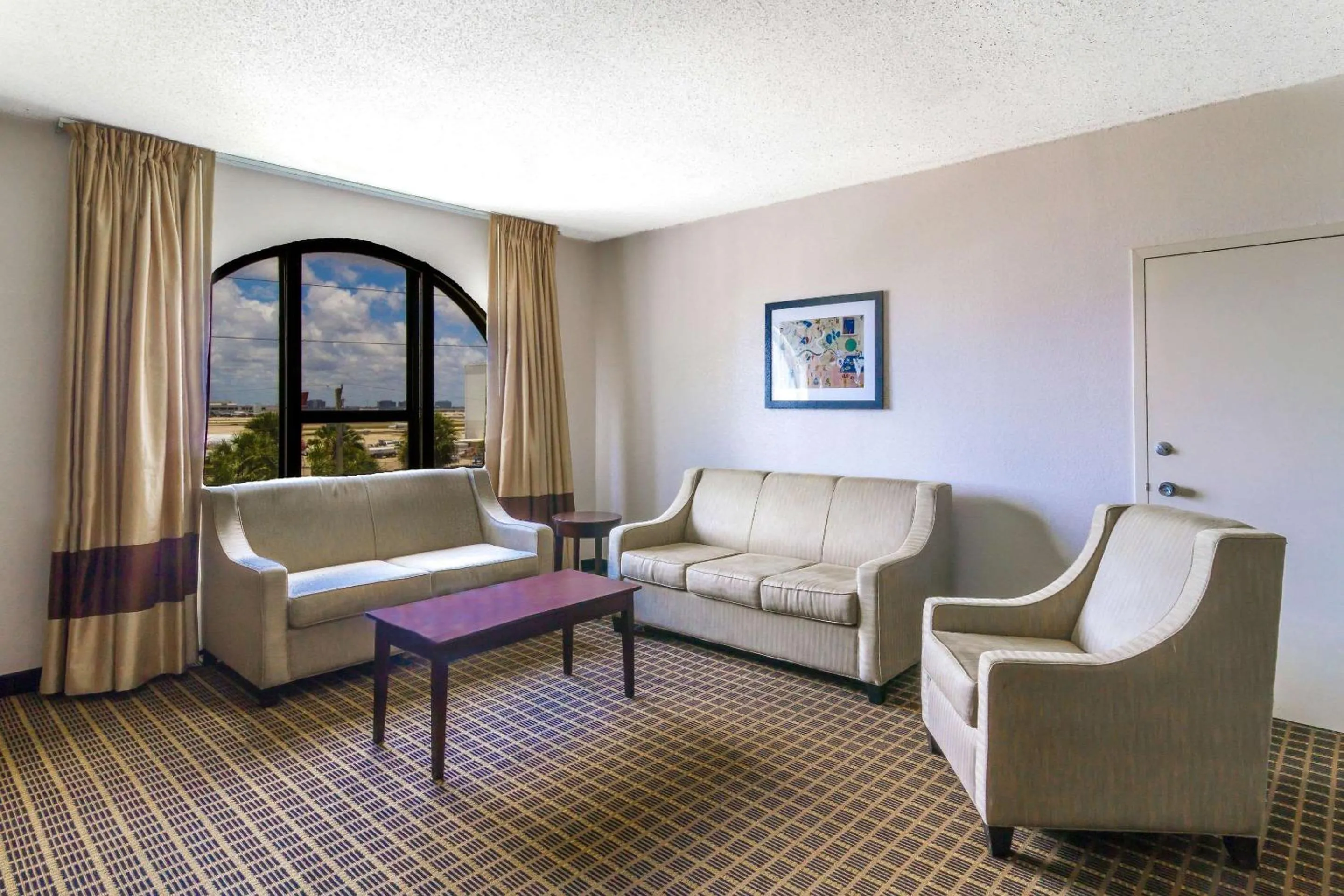 Bedroom in Clarion Inn & Suites Miami International Airport