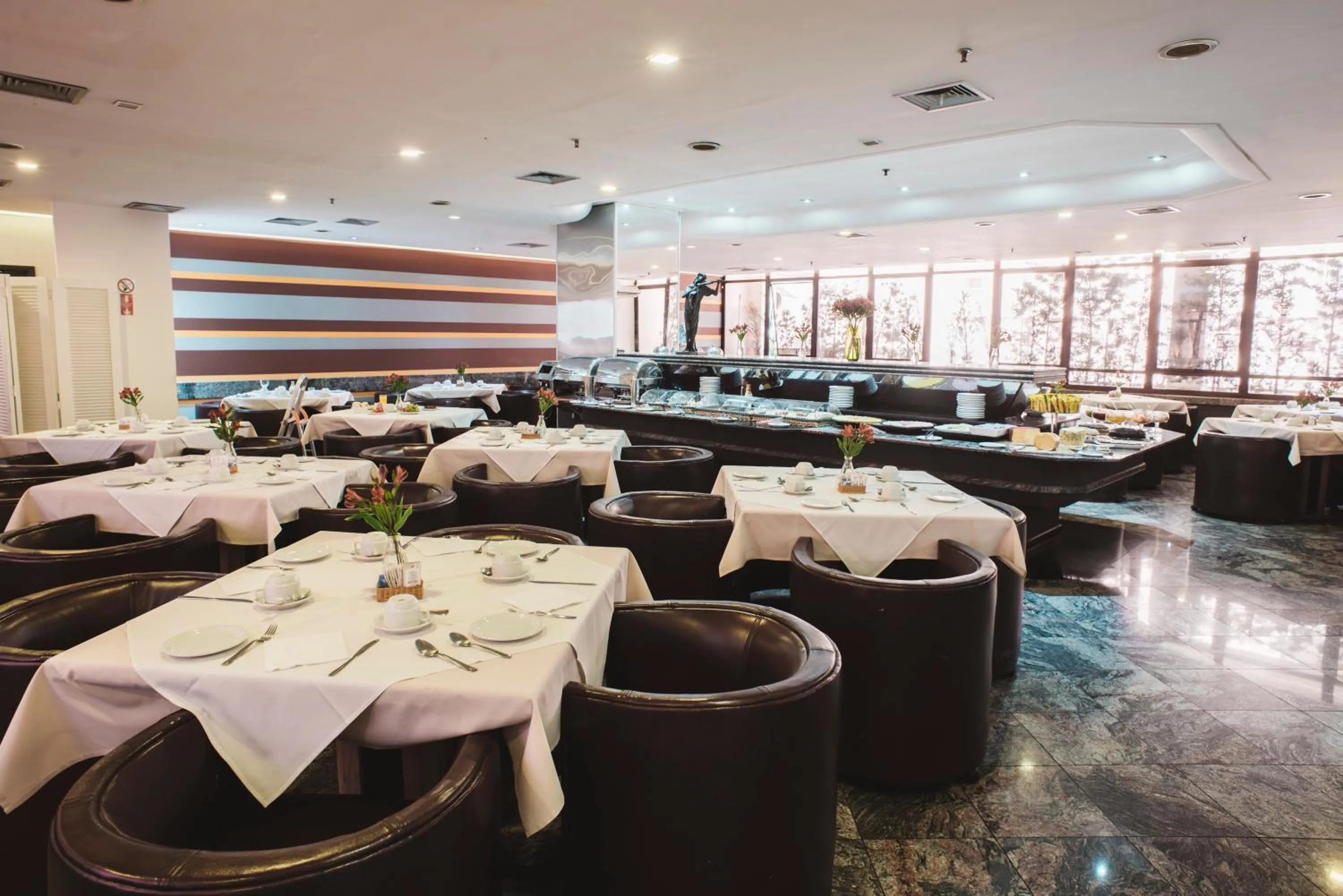 Restaurant/places to eat in Hotel Golden Park Campinas Cambuí By Nacional Inn