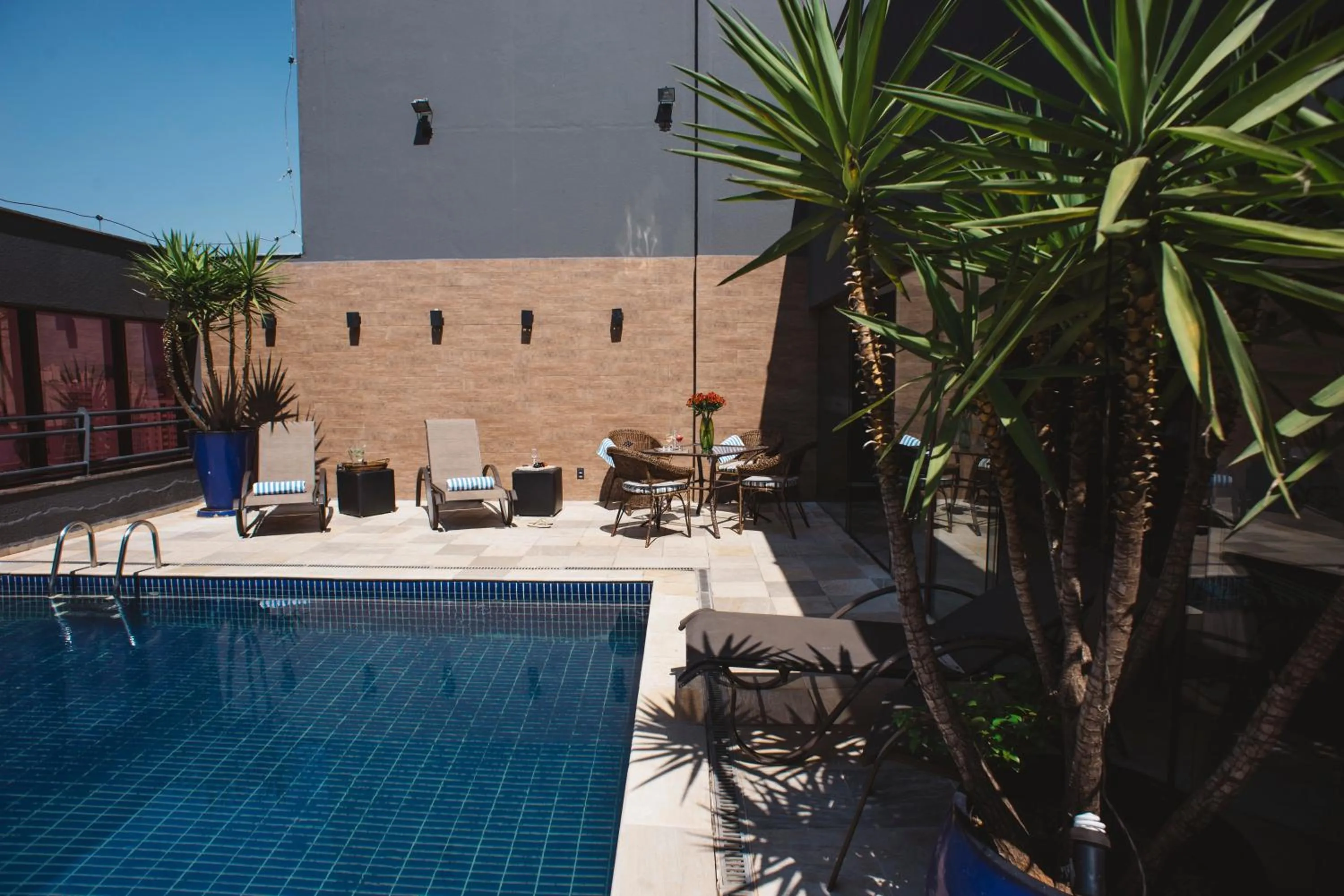 Swimming pool in Hotel Golden Park Campinas Cambuí By Nacional Inn